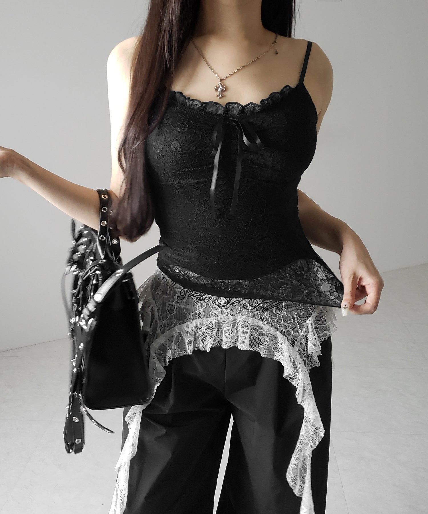 【 2color 】フロントリボンレースレイヤードキャミソール / front ribbon lace layered camisole