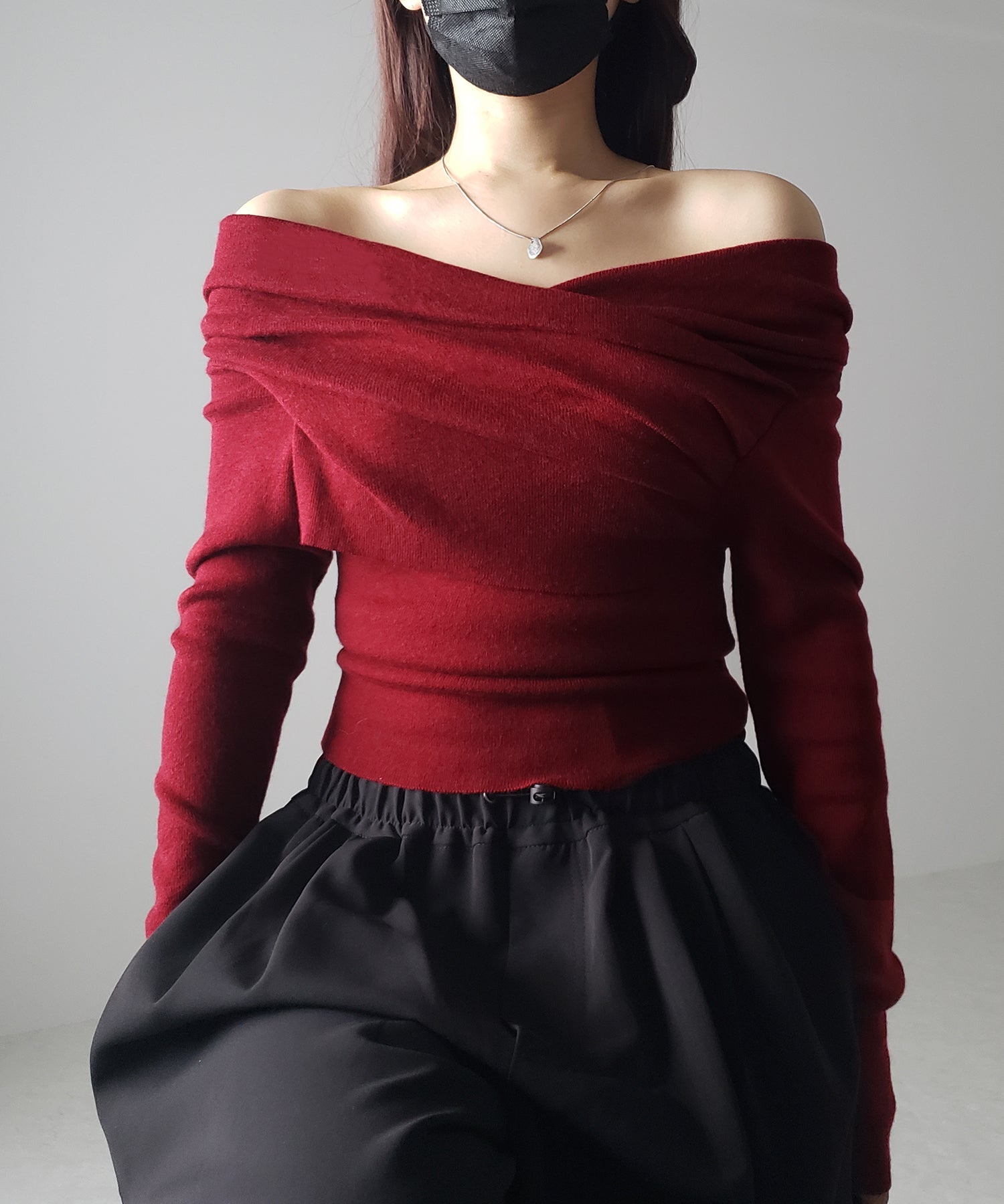 タックデザインドレープオフショルダーリブニット