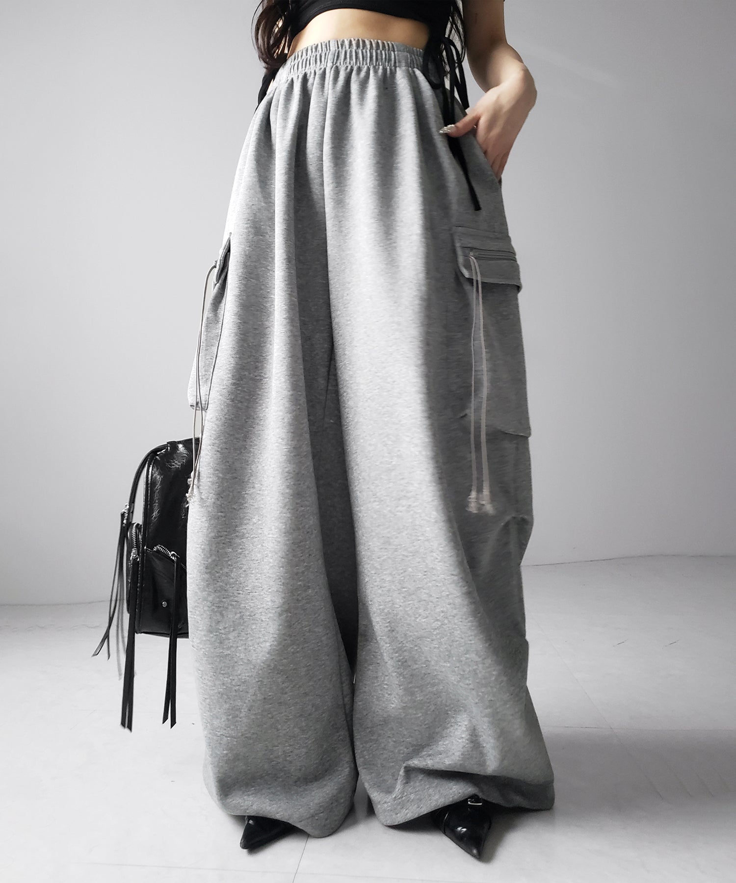 【 裾絞り可能2WAY 】ドローコードタックワイドカーゴスウェットパンツ / drawcord tuck wide cargo sweatpants
