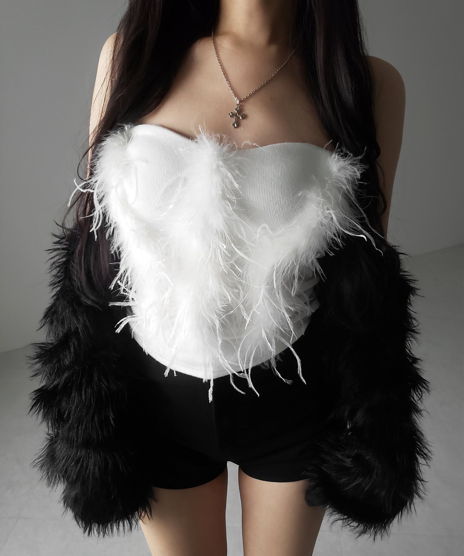 フェザーファードッキングビスチェベアトップ / feather fur docking bustier bare tops