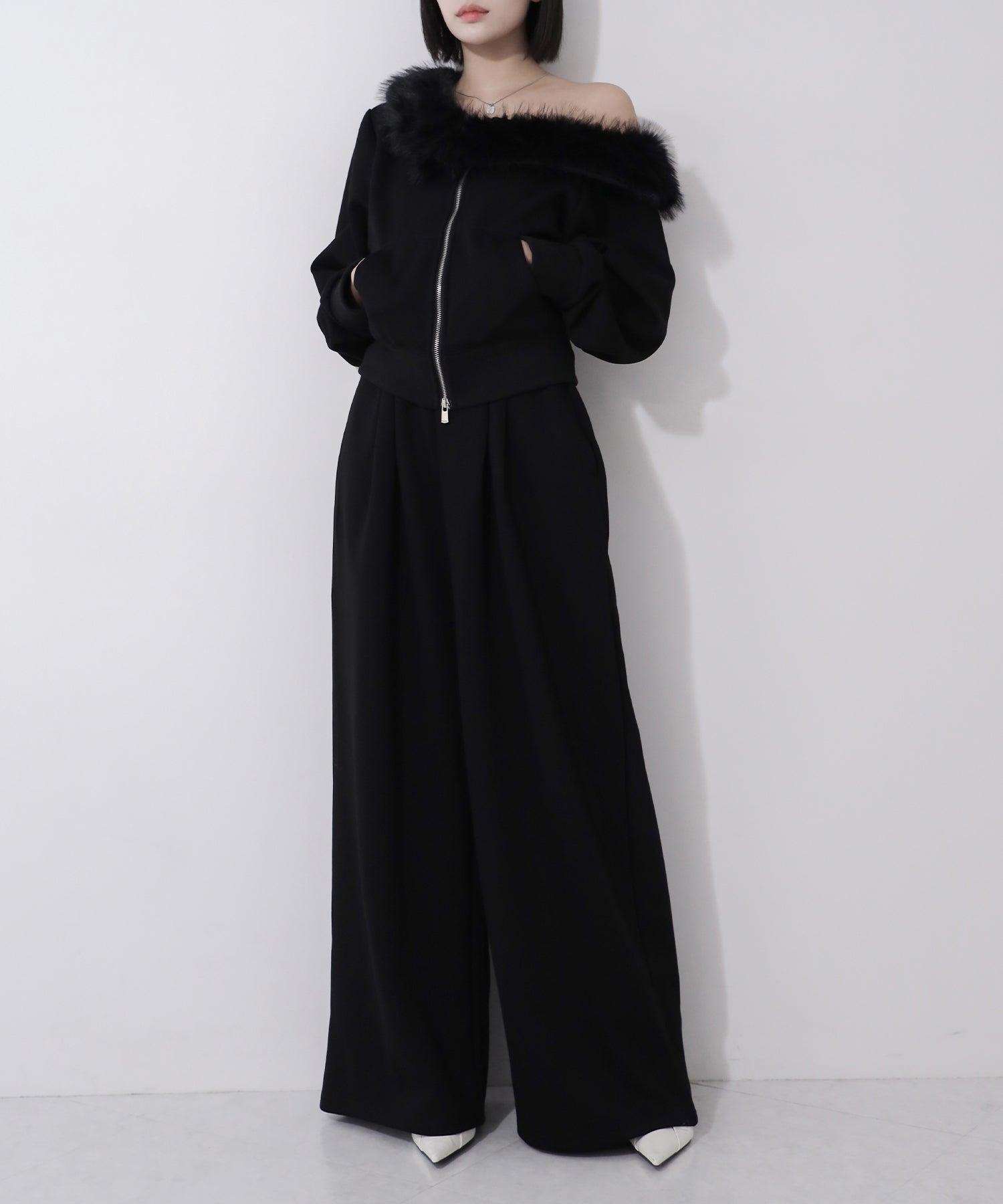 【 セットアップ 】ファーダブルジップワンショルスウェット&タックワイドスウェットパンツ / Fur double-zip one-shoulder sweatshirt & tuck wide sweatpants SETUP