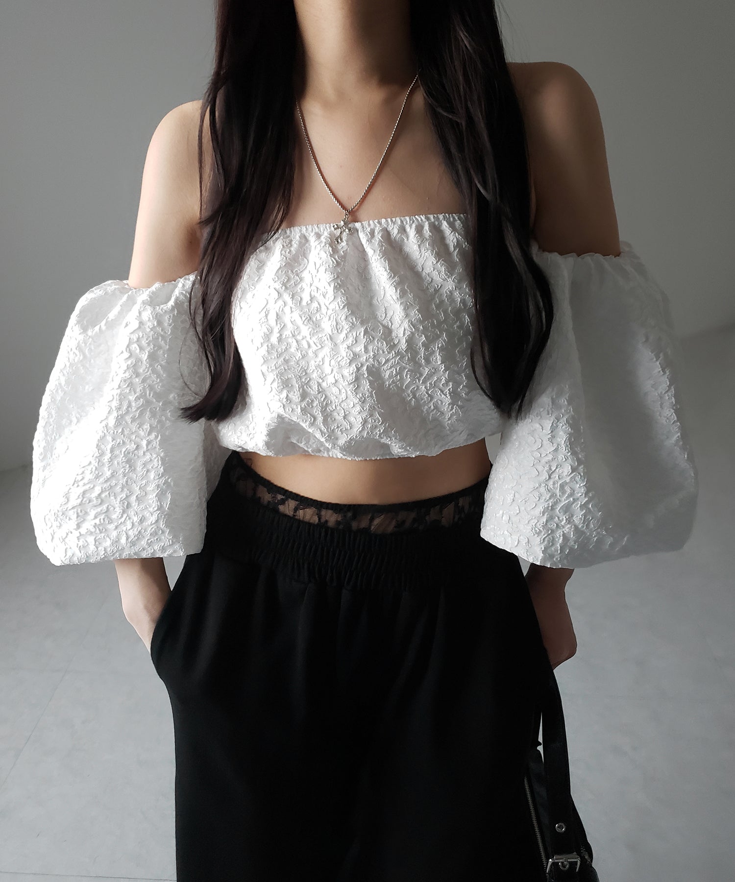 【 2color 】オフショルダーボリュームパフショートブラウス / off shoulder volume puff short blouse