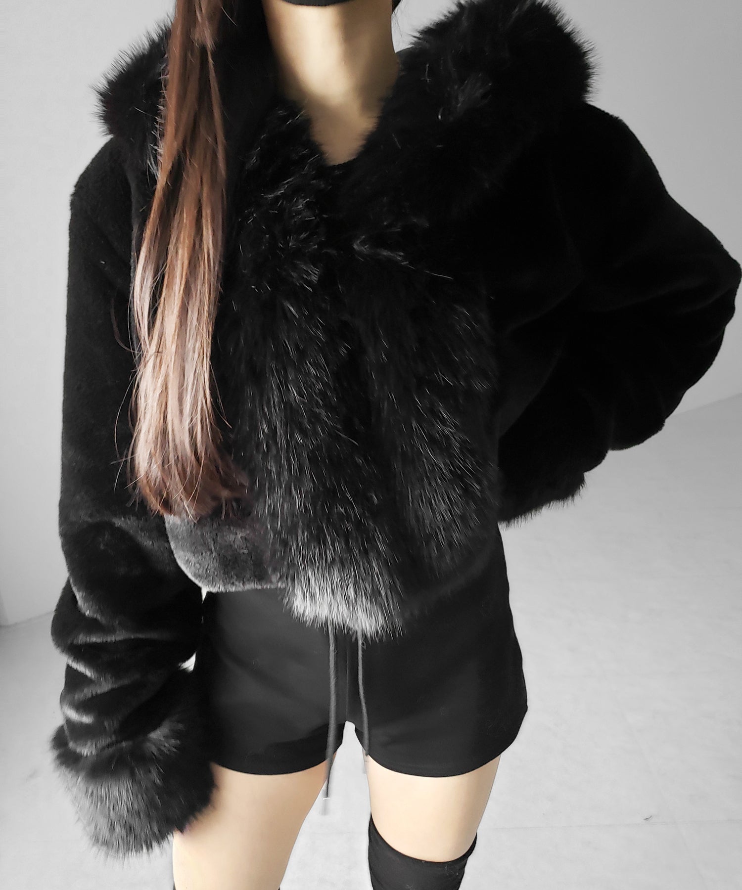 フェイクファーフードレディーショートコート / fake fur hoodec lady short coat