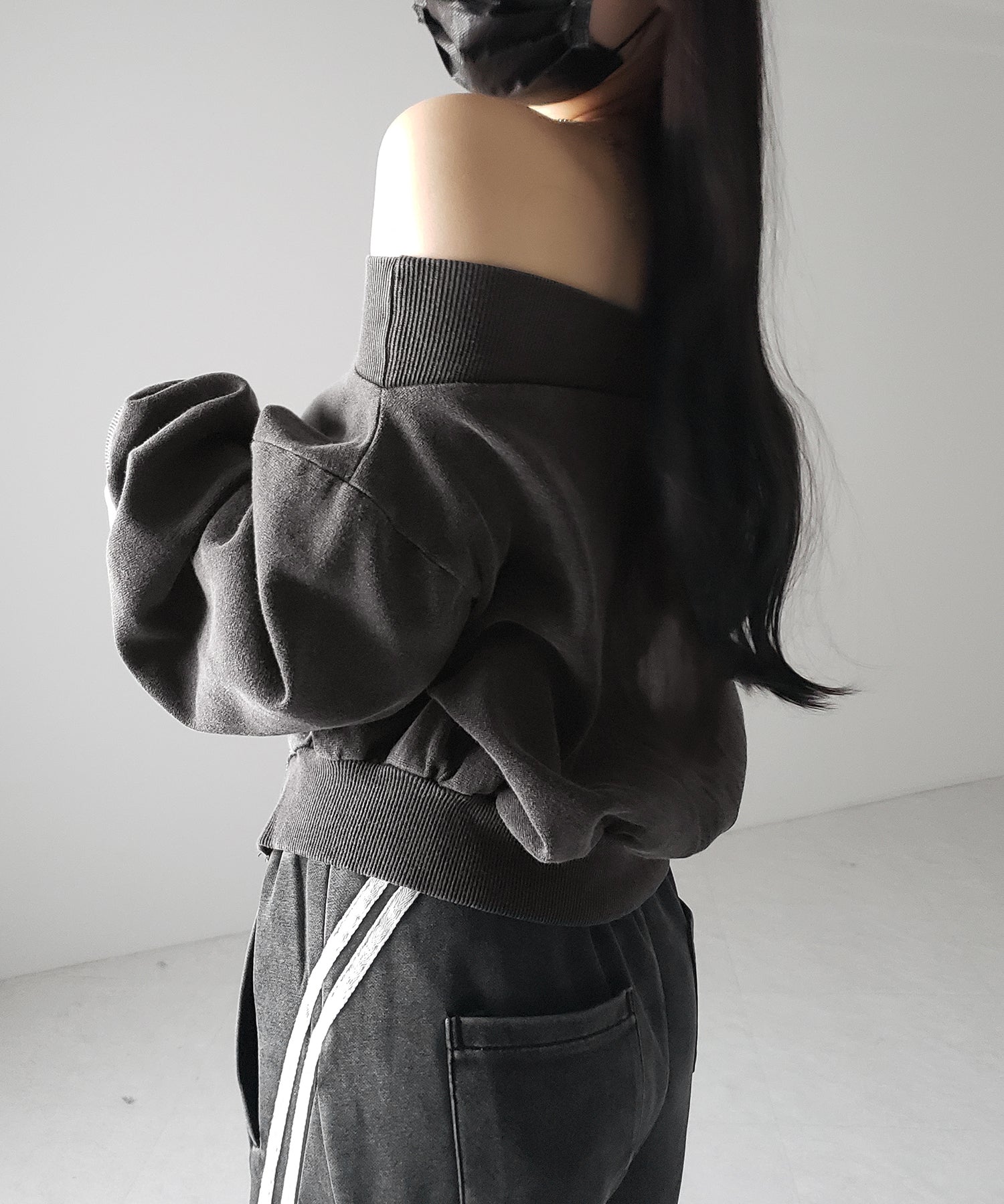 【 2color 】ダブルジップピグメントオフショルスウェットトップス / double zip pigment off shoulder sweat tops
