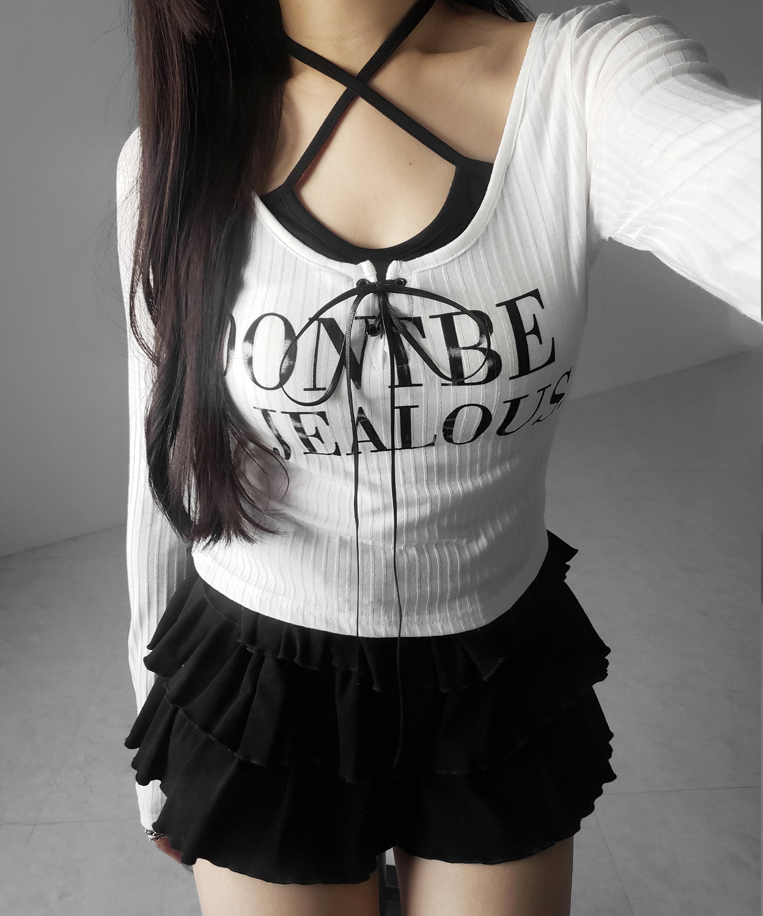 【 クロスネックにできる2WAY 】レースアップフェイクレイヤードロゴカットソートップス / laceup fake layered logo cutsew tops