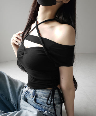 半袖クロスストラップリボンカットアウトオフショルトップス / short sleeve cross strap ribbon cutout offshoulder tops