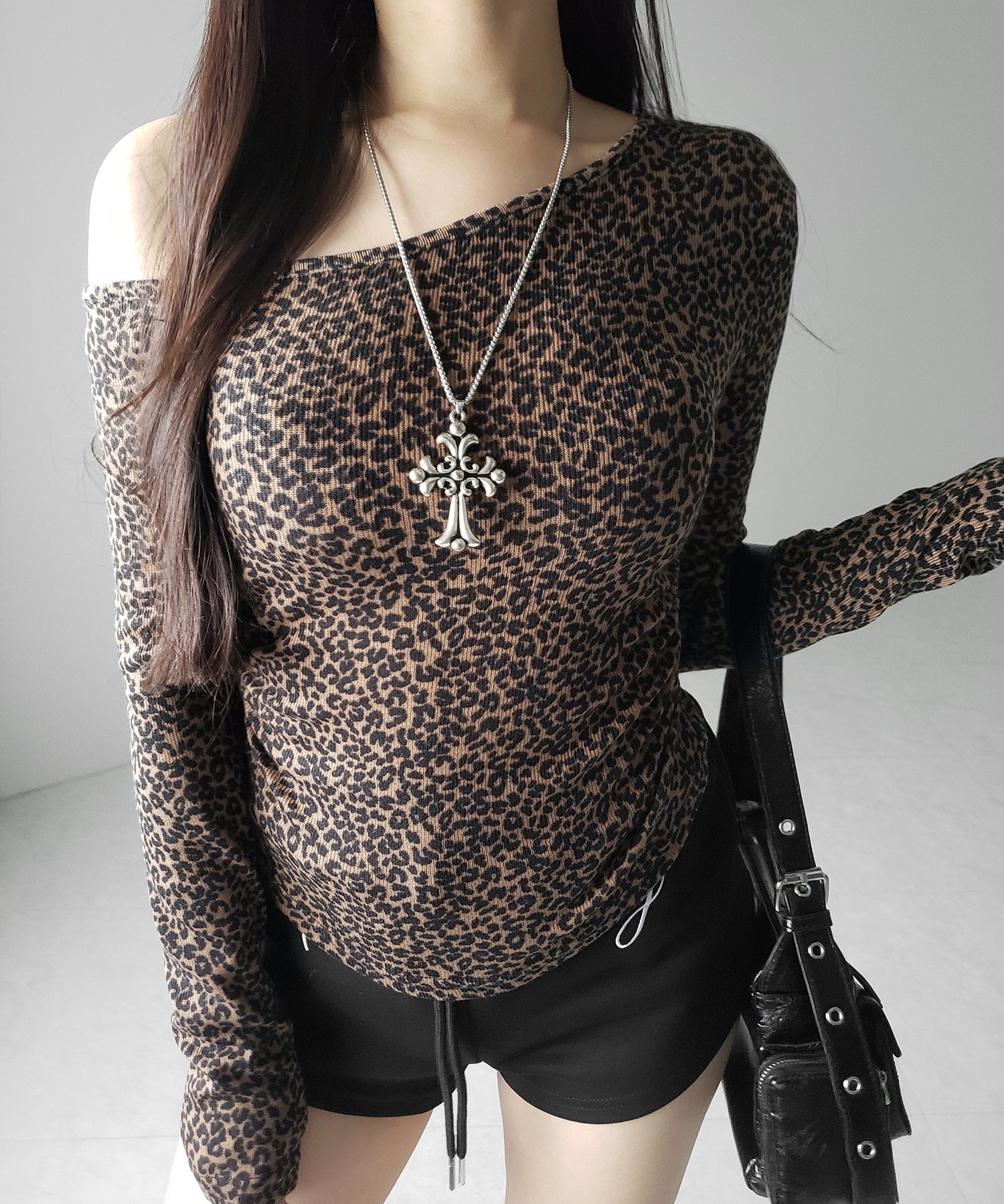 レオパードワンショルシャーリングリブカットソートップス