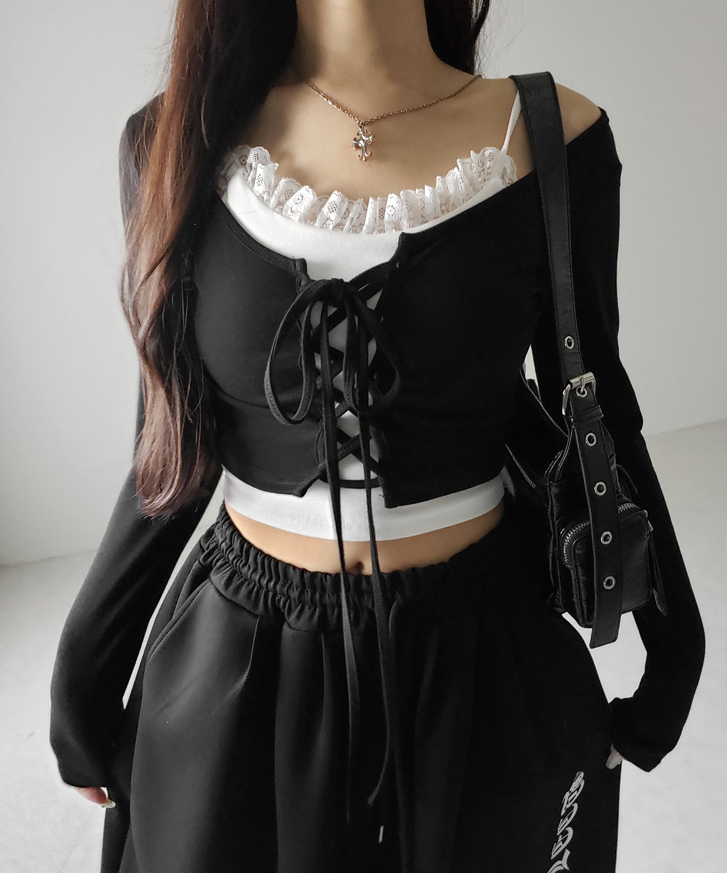 【 新色ピンクが追加!/2点セット 】レースアップリボンショートトップス + レースキャミ SET / lace up ribbon short tops + lace cami SET