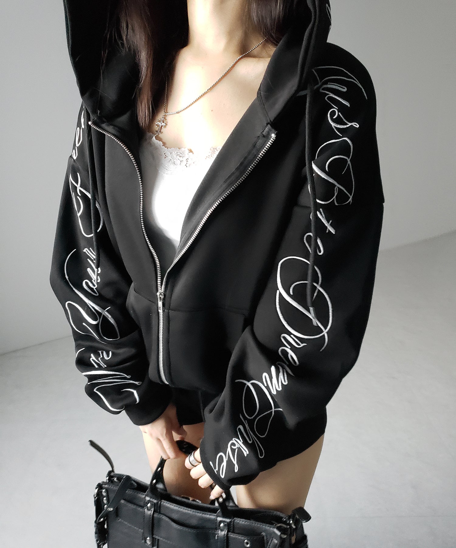 【 セットアップ 】レタリングロゴ刺繍ジップアップパーカー&ショートパンツ / lettering logo embroidery zip-up hoodie & short pants SETUP