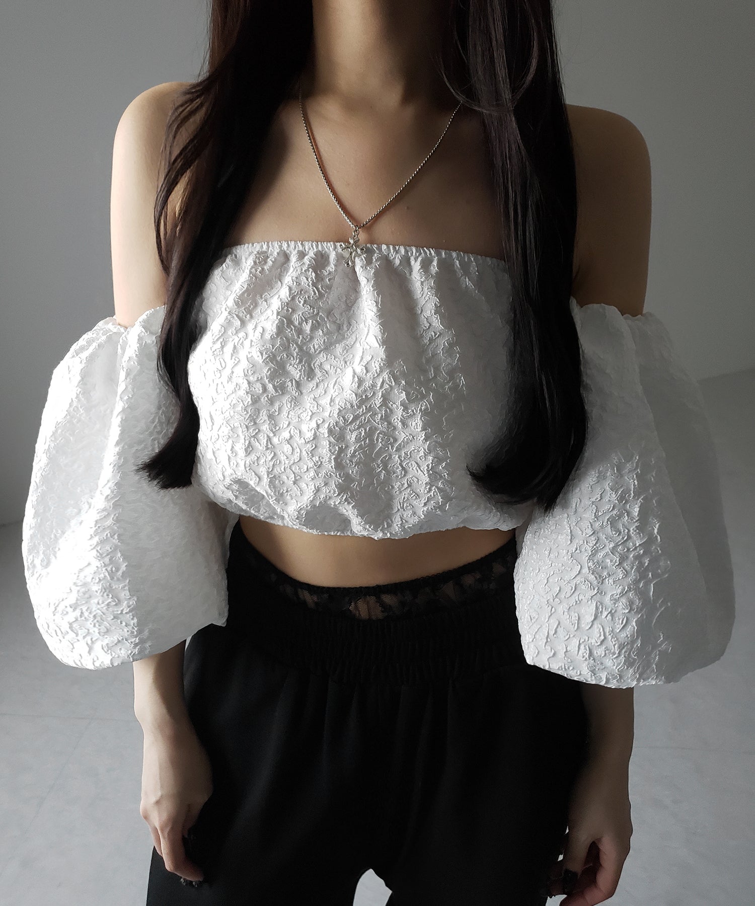【 2color 】オフショルダーボリュームパフショートブラウス / off shoulder volume puff short blouse