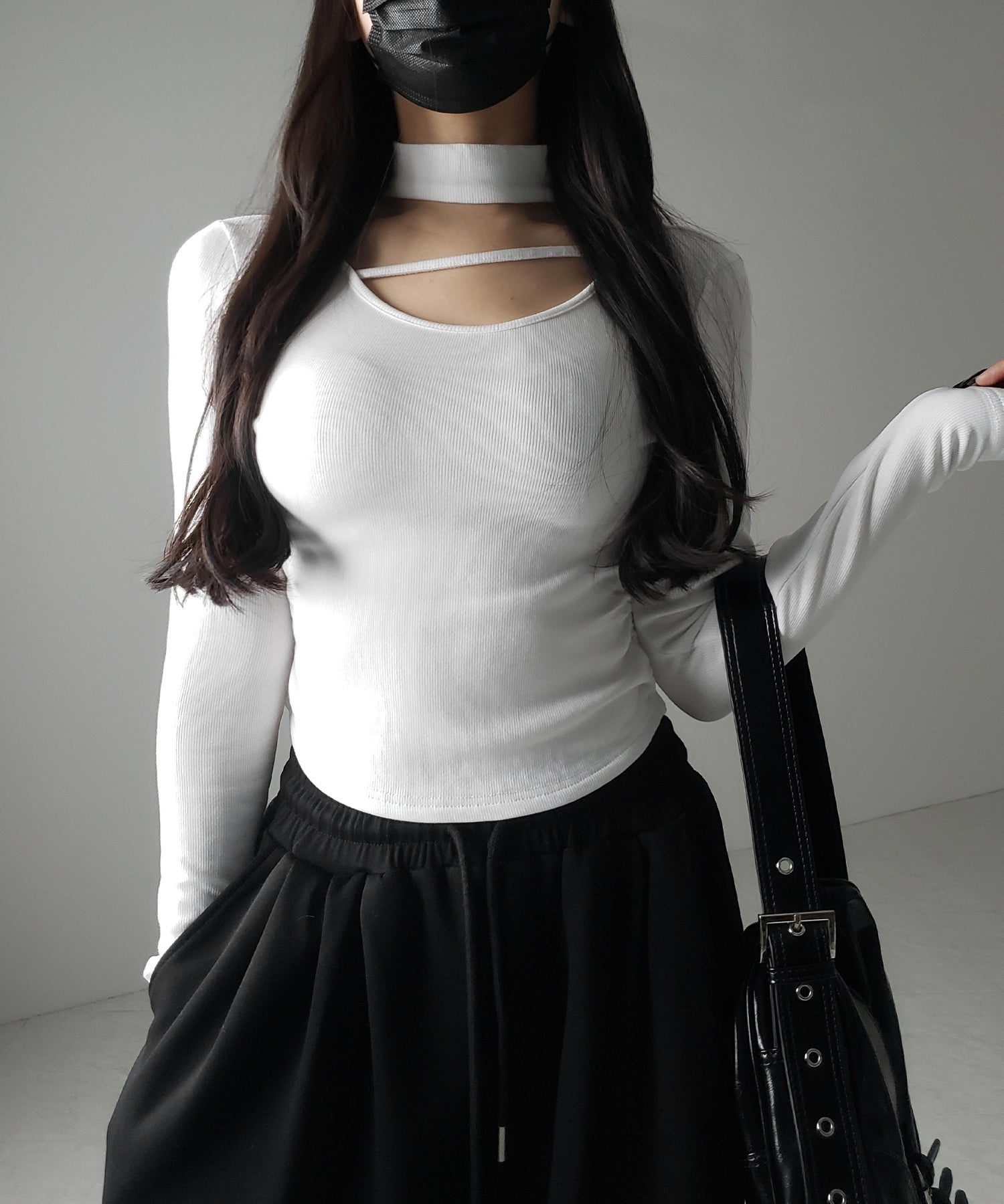【 裏起毛 】チョーカーナナメストラップシャーリングトップス / choker naname strap shirring tops
