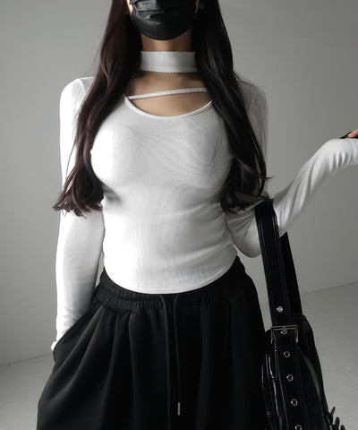 【 裏起毛 】チョーカーナナメストラップシャーリングトップス / choker naname strap shirring tops