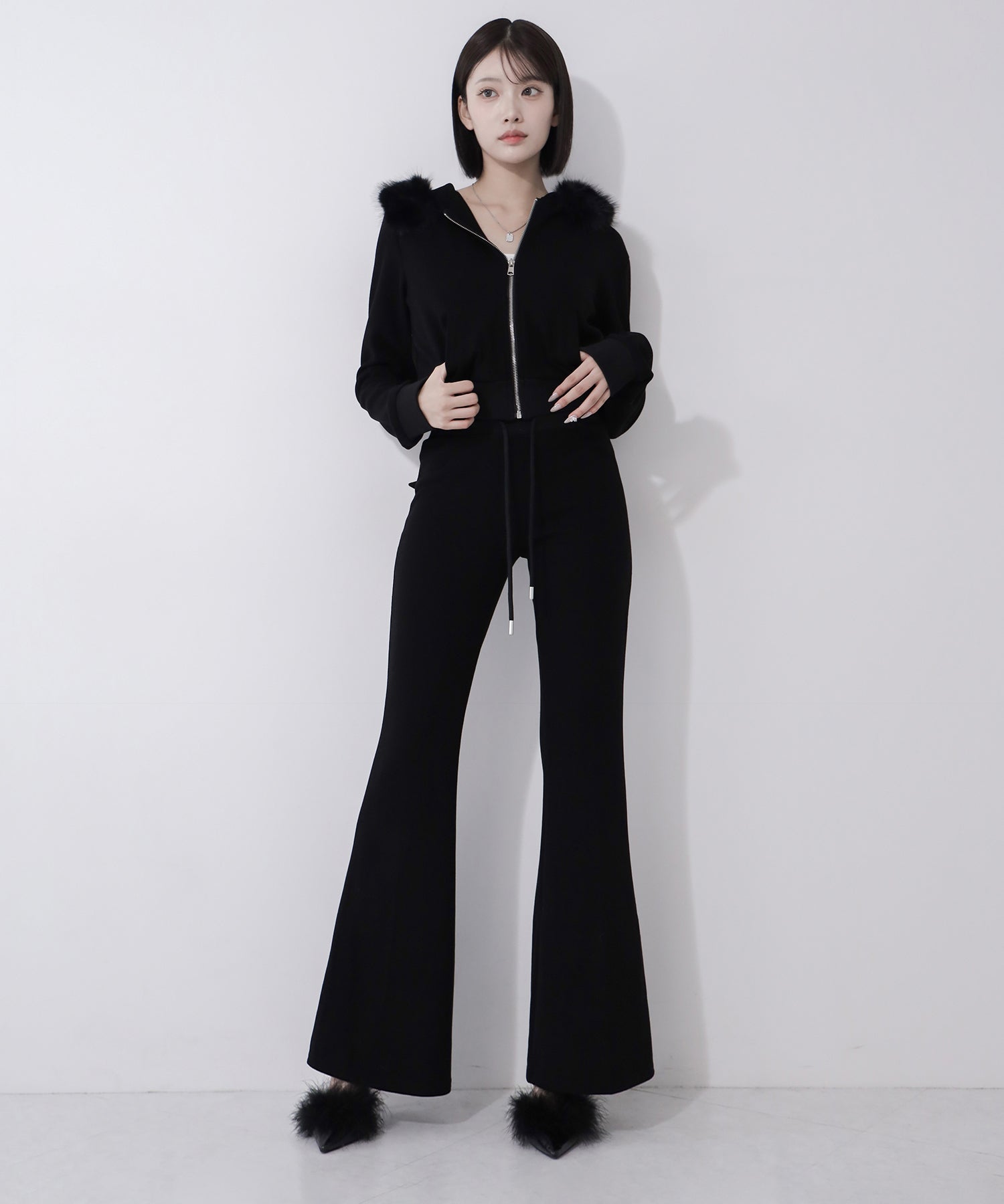 【 セットアップ 】ファーフードショートパーカー&スウェットフレアパンツ / Fur short hoodie & sweat flare pants SETUP