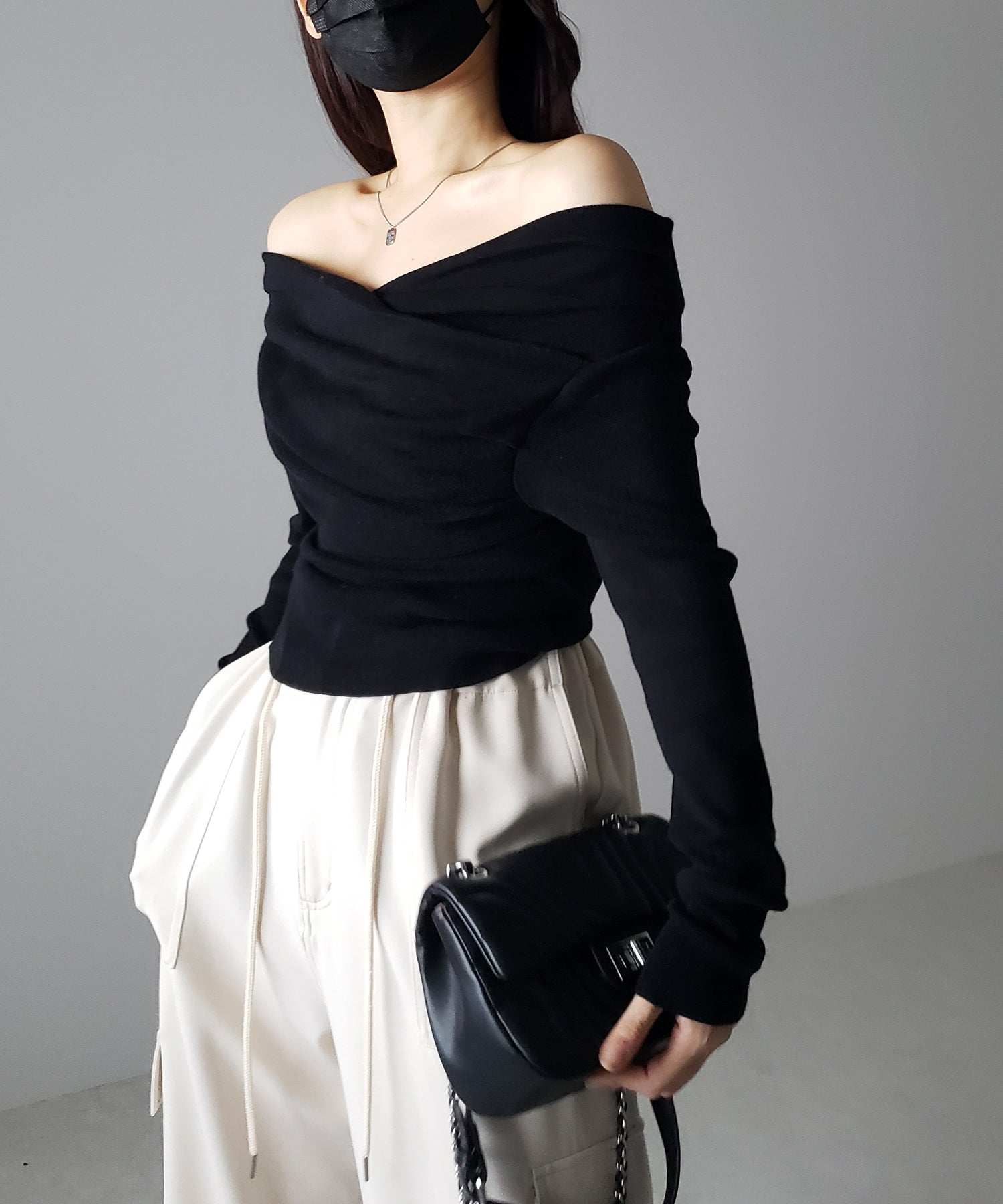 タックデザインドレープオフショルダーリブニット