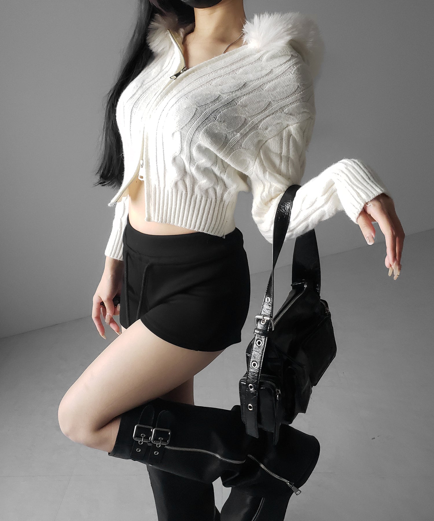 ファーフーディダブルジップショートニットパーカー / Fur hooded double zip short knit hoodie