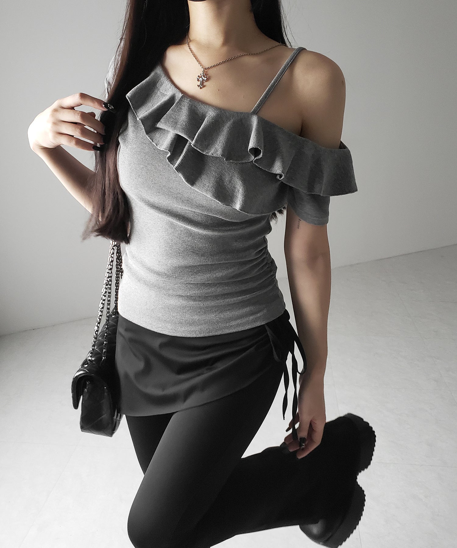 ワンショルストラップフリルリブTシャツ / one shoulder strap frill ribbed T-shirt
