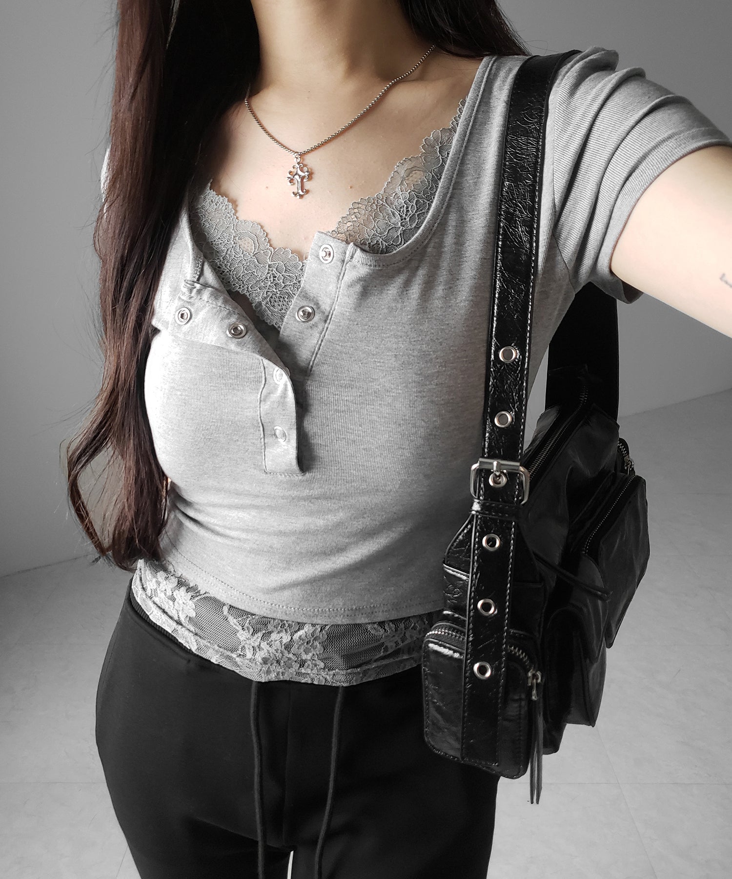 レースレイヤードヘンリーネックスクエア半袖Tシャツ / lace layered henley neck square short sleeve T-shirt