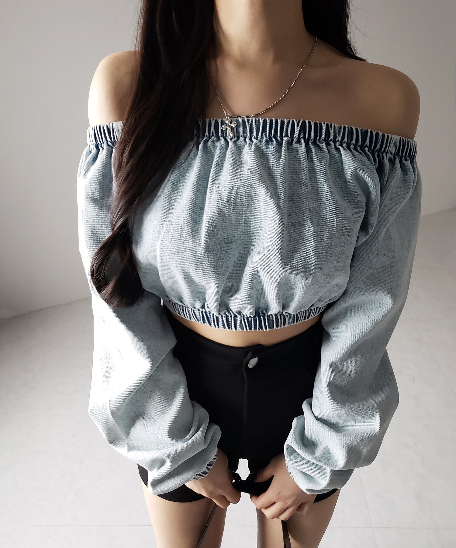 【 2color 】ヴィンテージデニムギャザーオフショルトップス / vintage denim gathered off shoulder tops