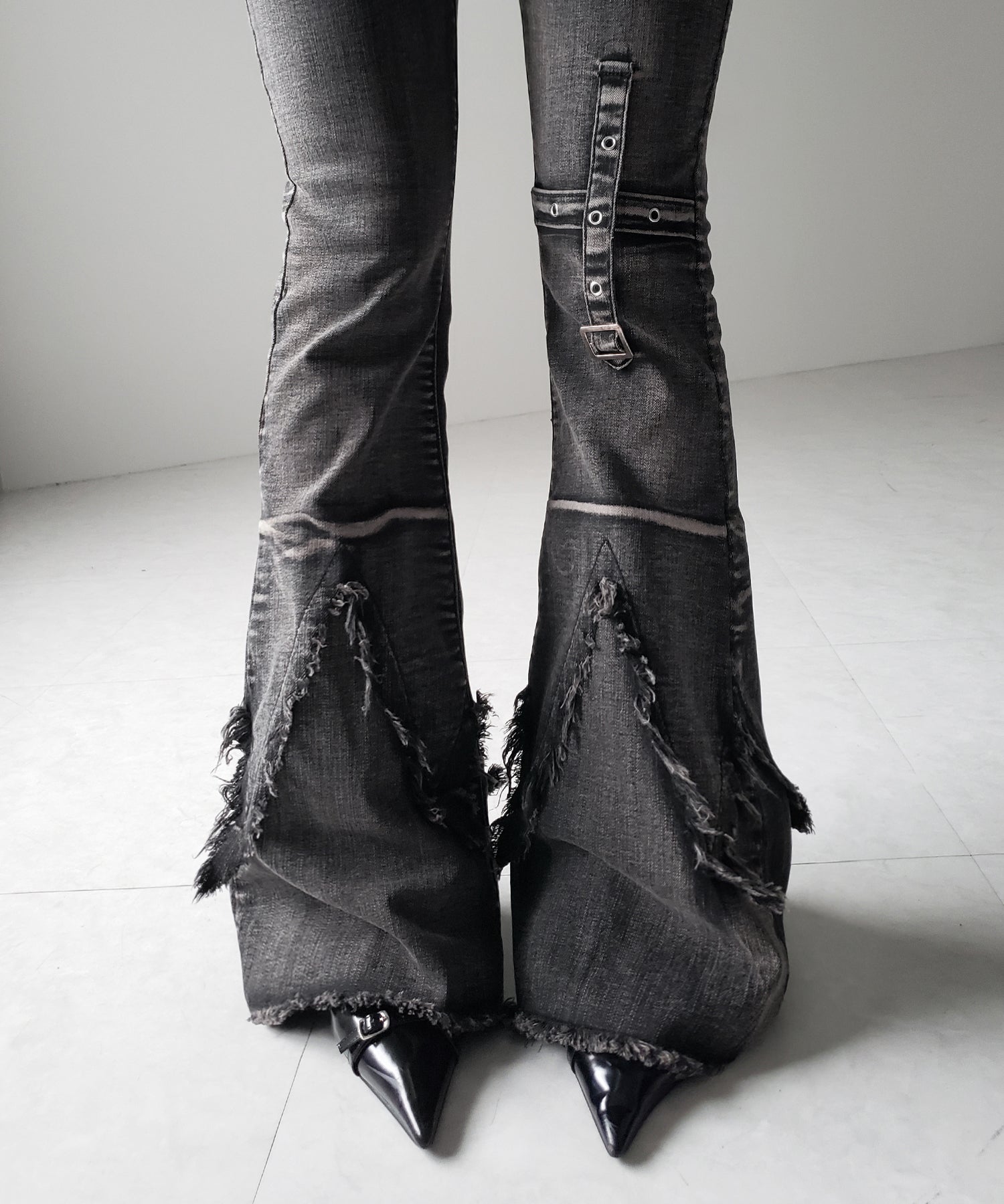 クロスデザインヴィンテージライクフリンジストレッチフレアデニム / cross design vintage-like fringe stretch flare denim