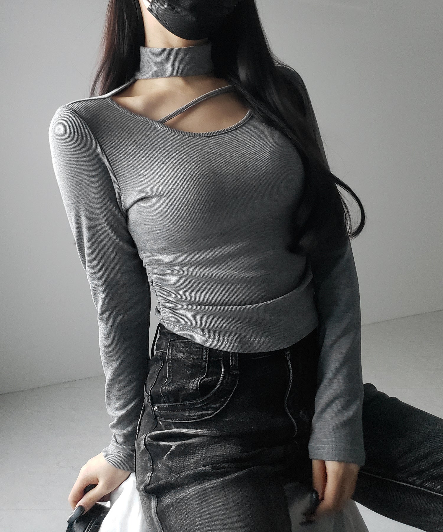【 裏起毛 】チョーカーナナメストラップシャーリングトップス / choker naname strap shirring tops