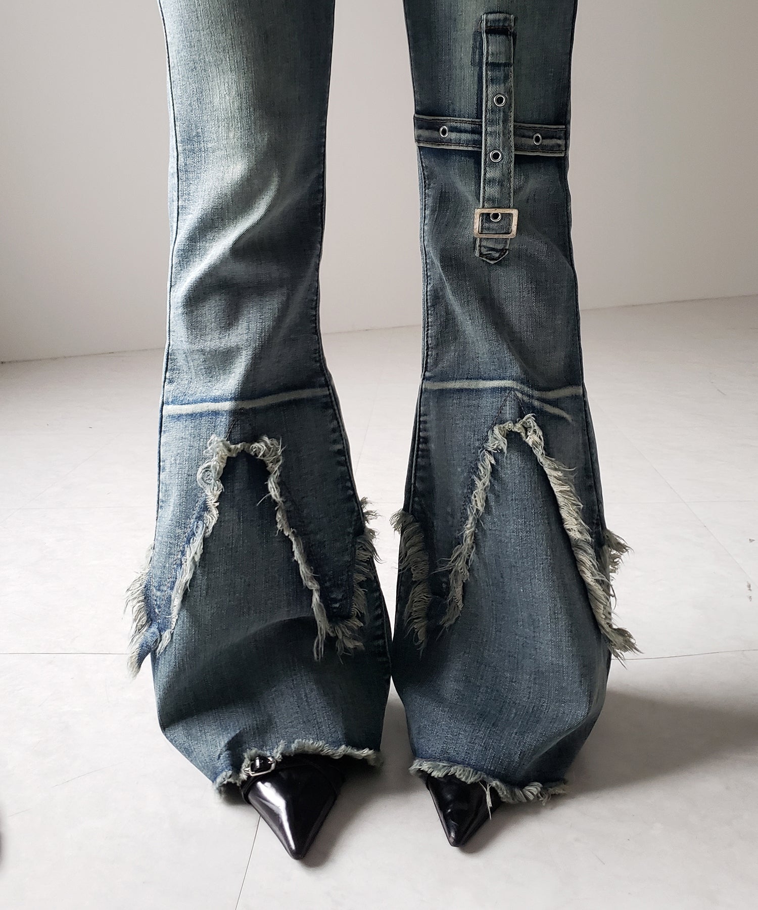 クロスデザインヴィンテージライクフリンジストレッチフレアデニム / cross design vintage-like fringe stretch flare denim