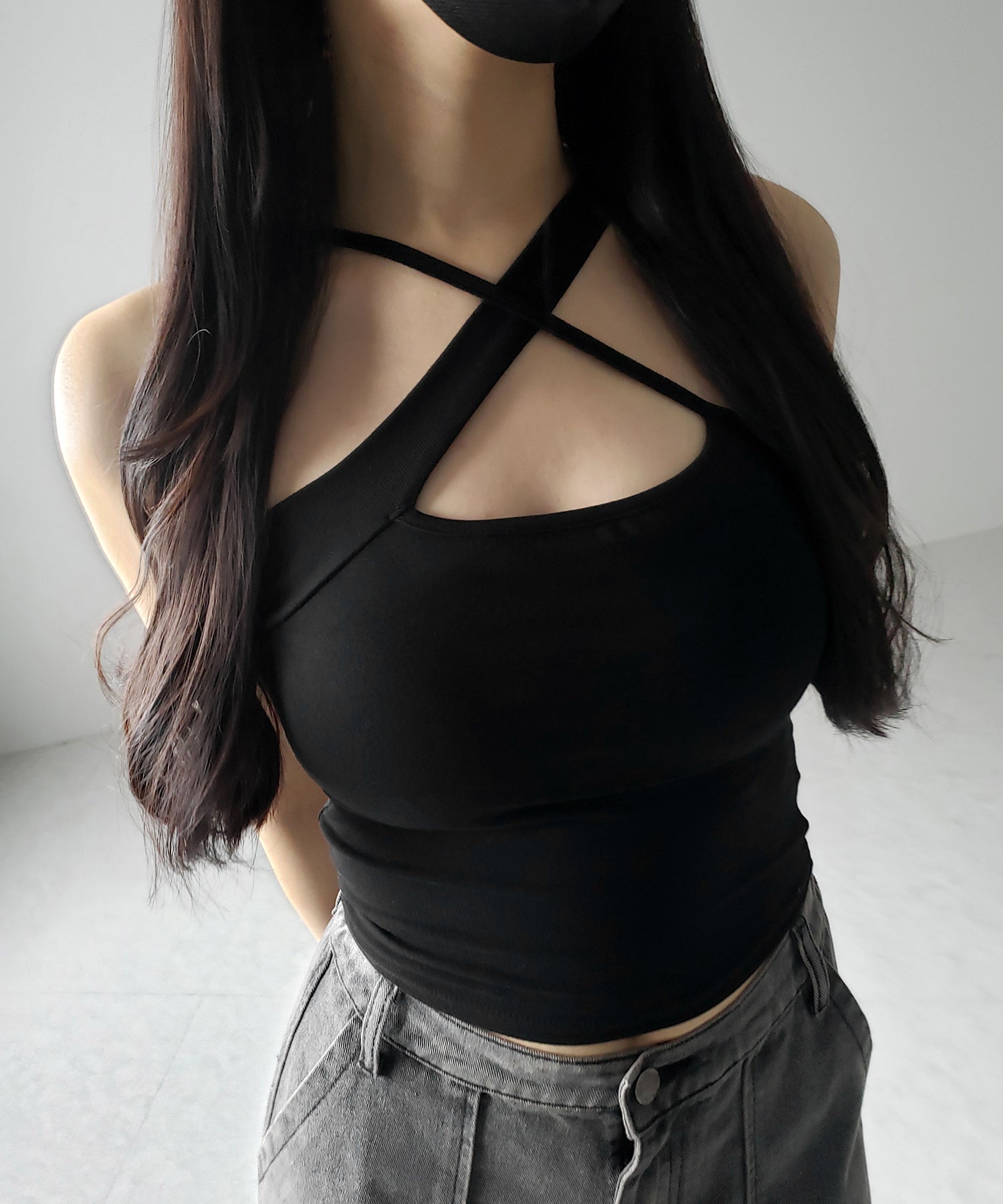 【 3color / カップ付 】クロスネックカットアウトキャミソール / cross neck cutout camisole