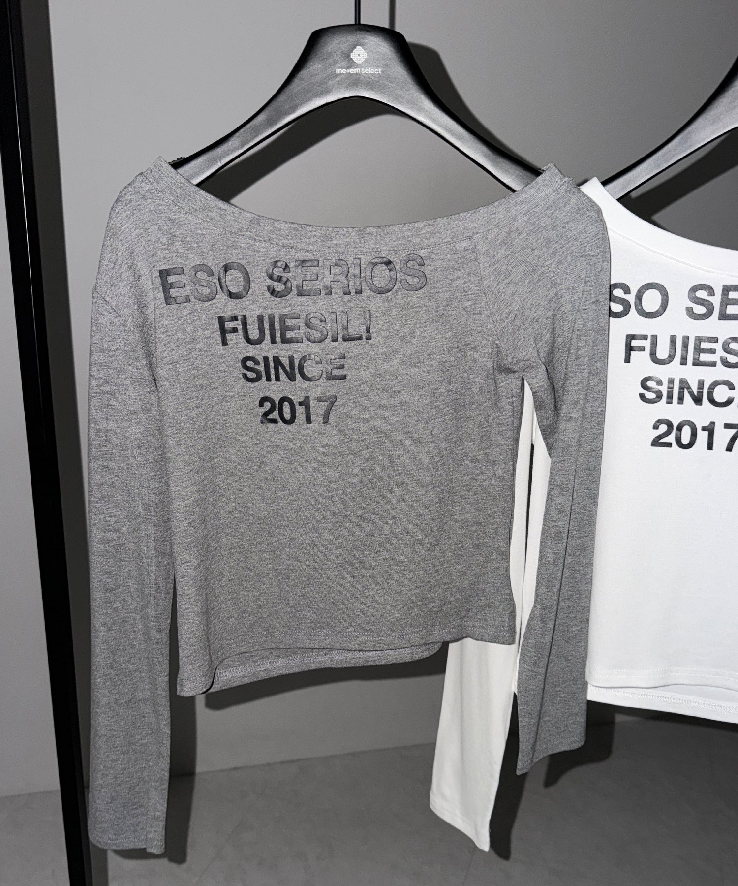 コンパクトロゴワンショルルーズロンT / compact logo one-Shoulder loose long-sleeve T-Shirt