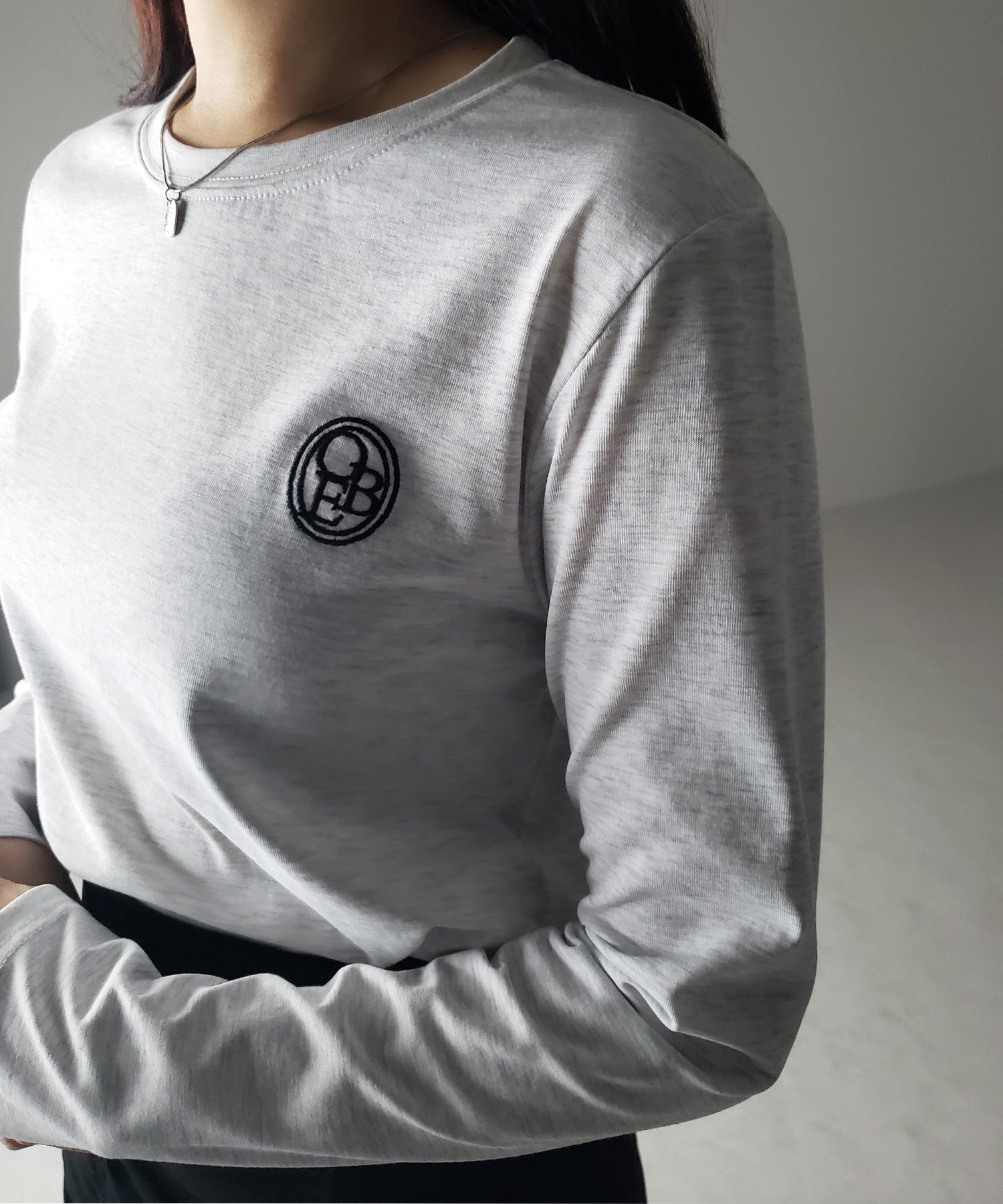 OBE刺繍 ミニロゴ長袖Tシャツ【 韓国製 】