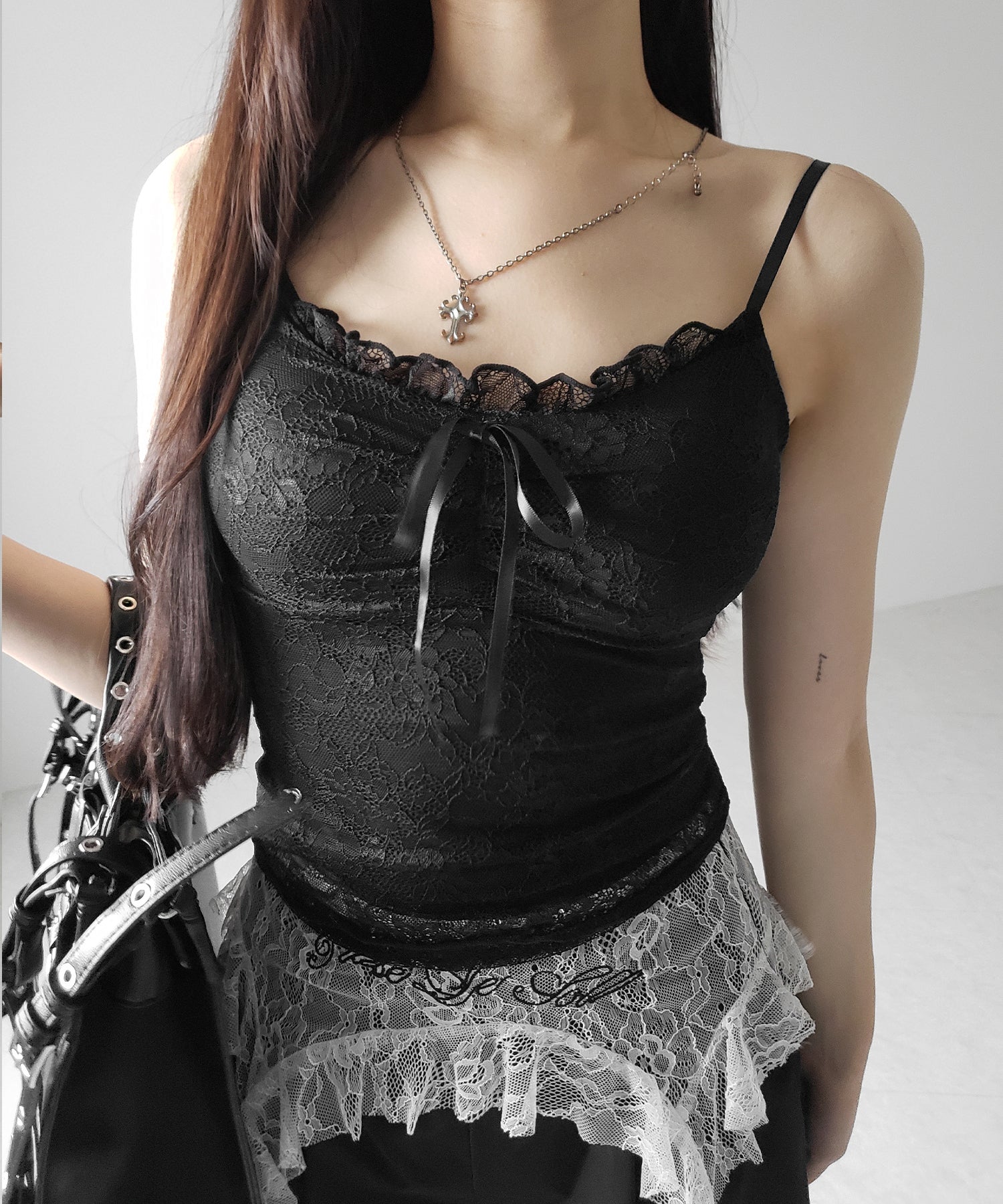 【 2color 】フロントリボンレースレイヤードキャミソール / front ribbon lace layered camisole