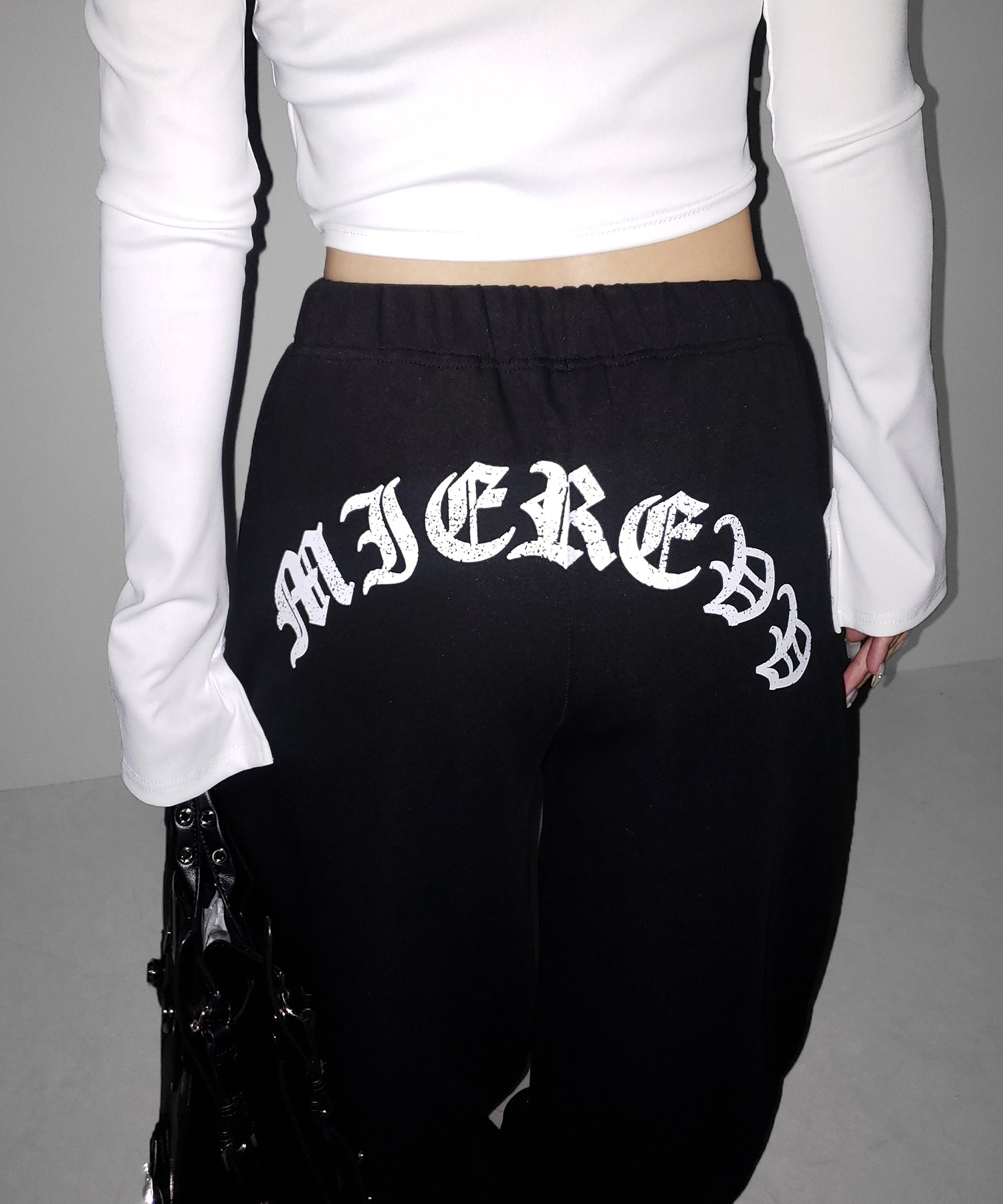 グランジロゴバックプリントスウェットワイドパンツ / grunge logo back print sweat wide pants