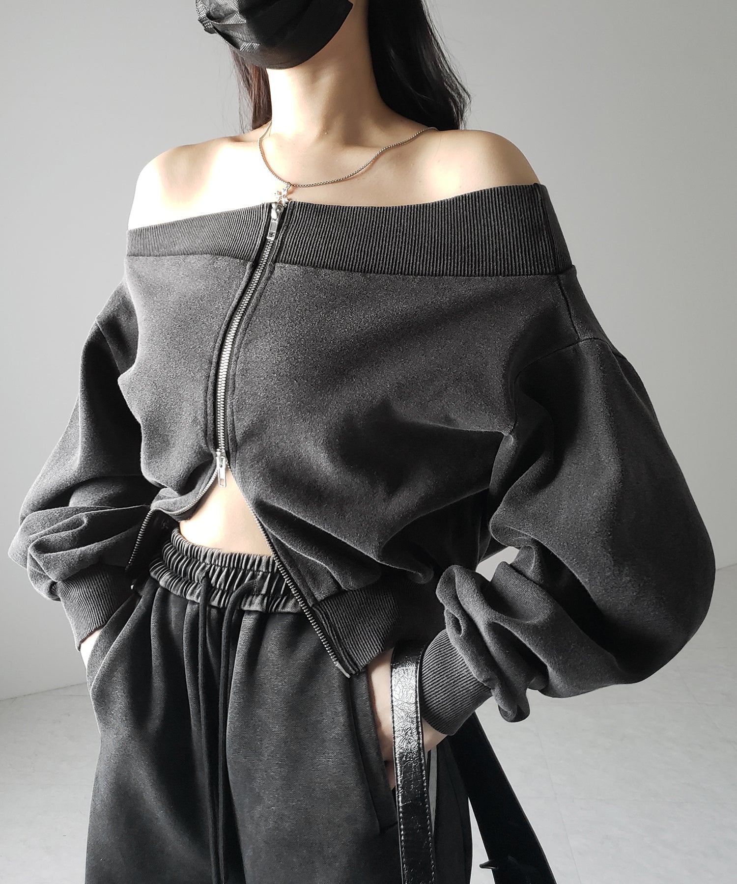 【 2color 】ダブルジップピグメントオフショルスウェットトップス / double zip pigment off shoulder sweat tops
