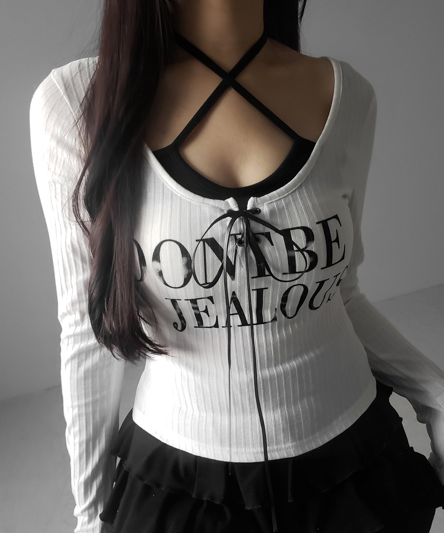 【 クロスネックにできる2WAY 】レースアップフェイクレイヤードロゴカットソートップス / laceup fake layered logo cutsew tops