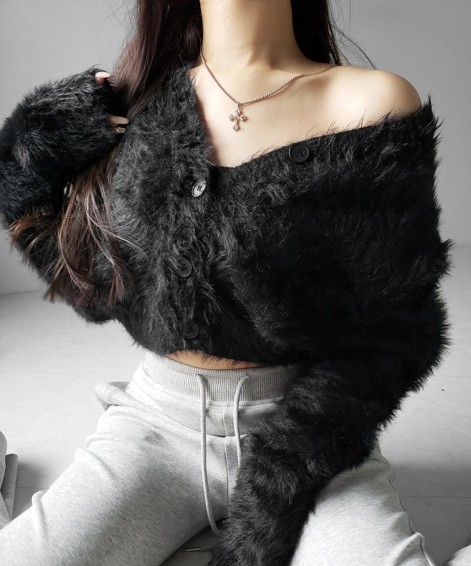 ブラックボタンショートシャギーニットカーディガン / black button short shaggy knit cardigan