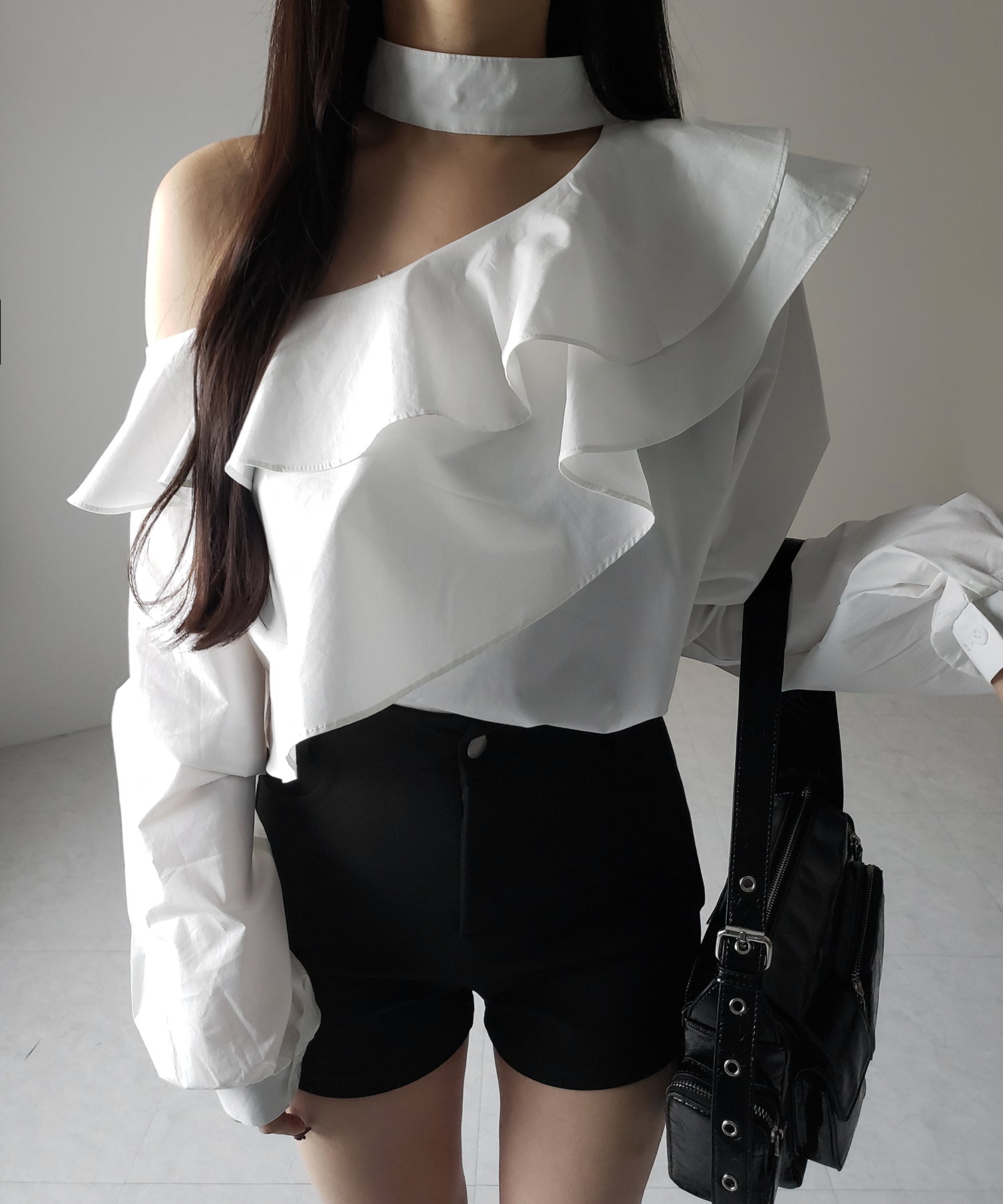 【 2color 】チョーカーフリルワンショルダーブラウス / choker frill one shoulder blouse