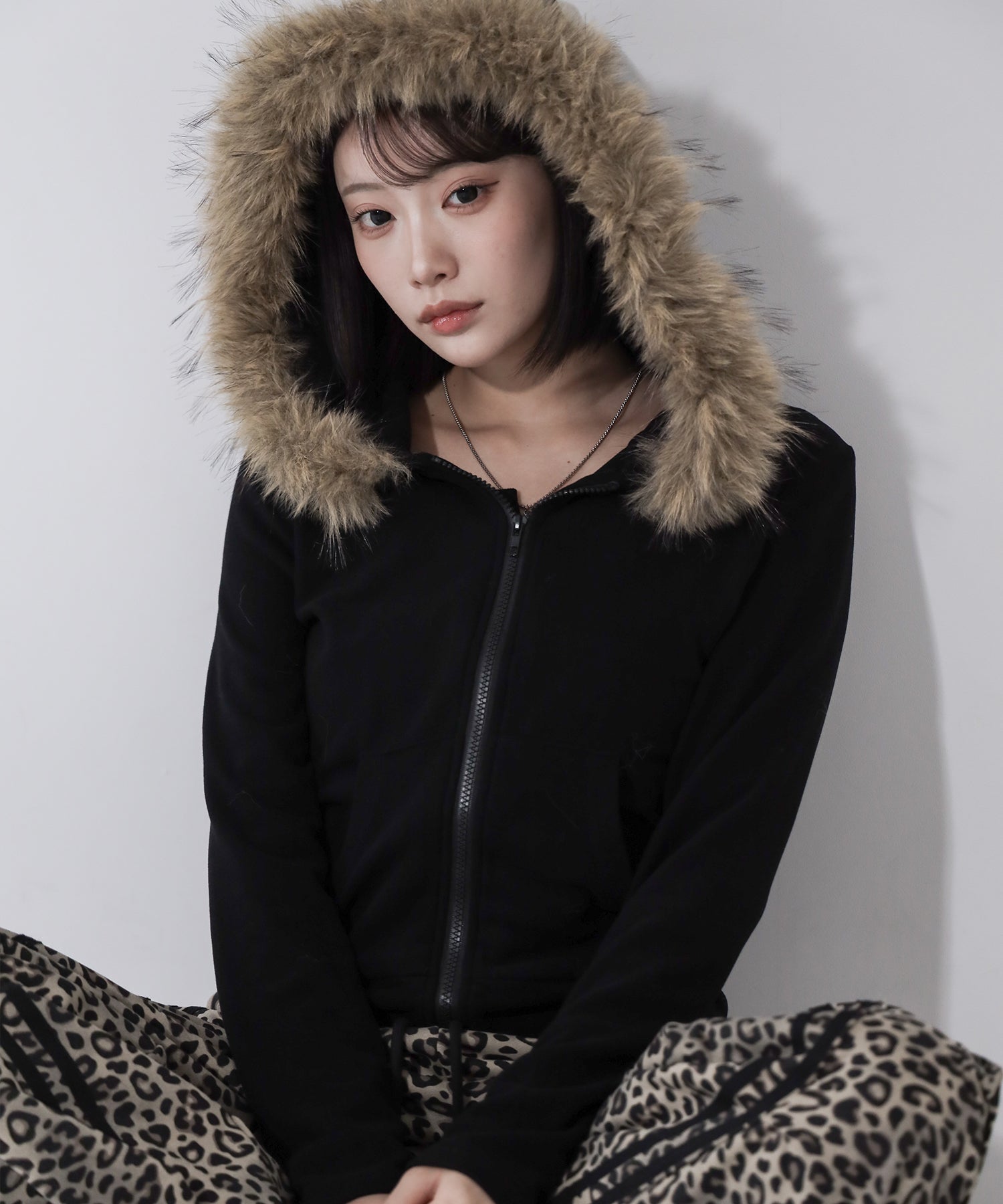 フェイクファーフーディジップアップパーカー / fake fur hooded zipup hoodie