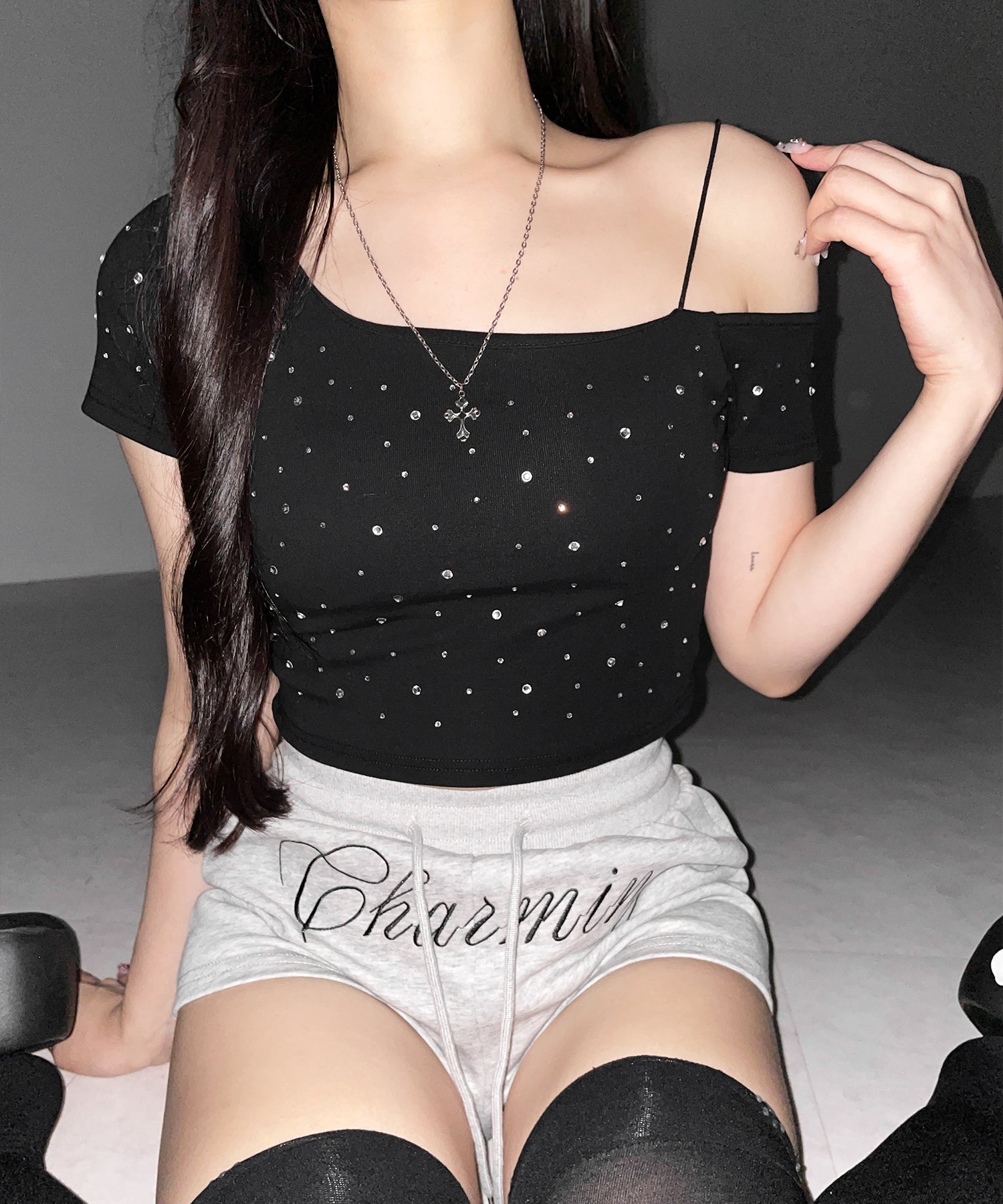 ラインストーンワンショルダーショートTシャツ / Rhine stone one shoulder short T-shirts