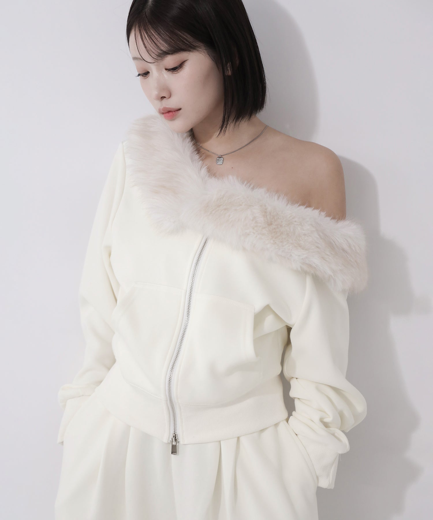 【 セットアップ 】ファーダブルジップワンショルスウェット&タックワイドスウェットパンツ / Fur double-zip one-shoulder sweatshirt & tuck wide sweatpants SETUP