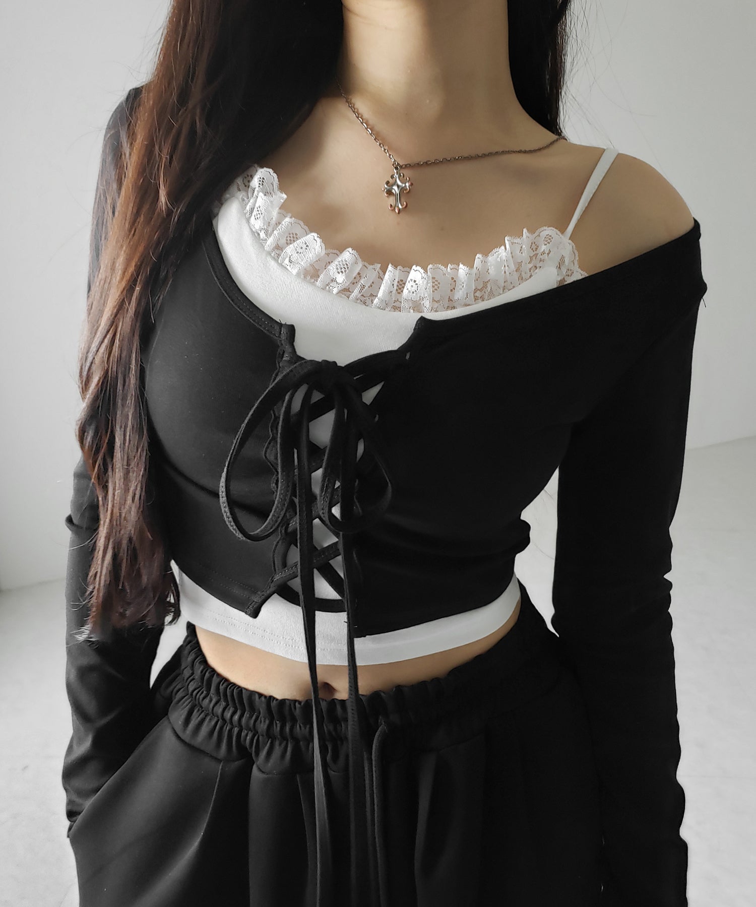 【 新色ピンクが追加!/2点セット 】レースアップリボンショートトップス + レースキャミ SET / lace up ribbon short tops + lace cami SET