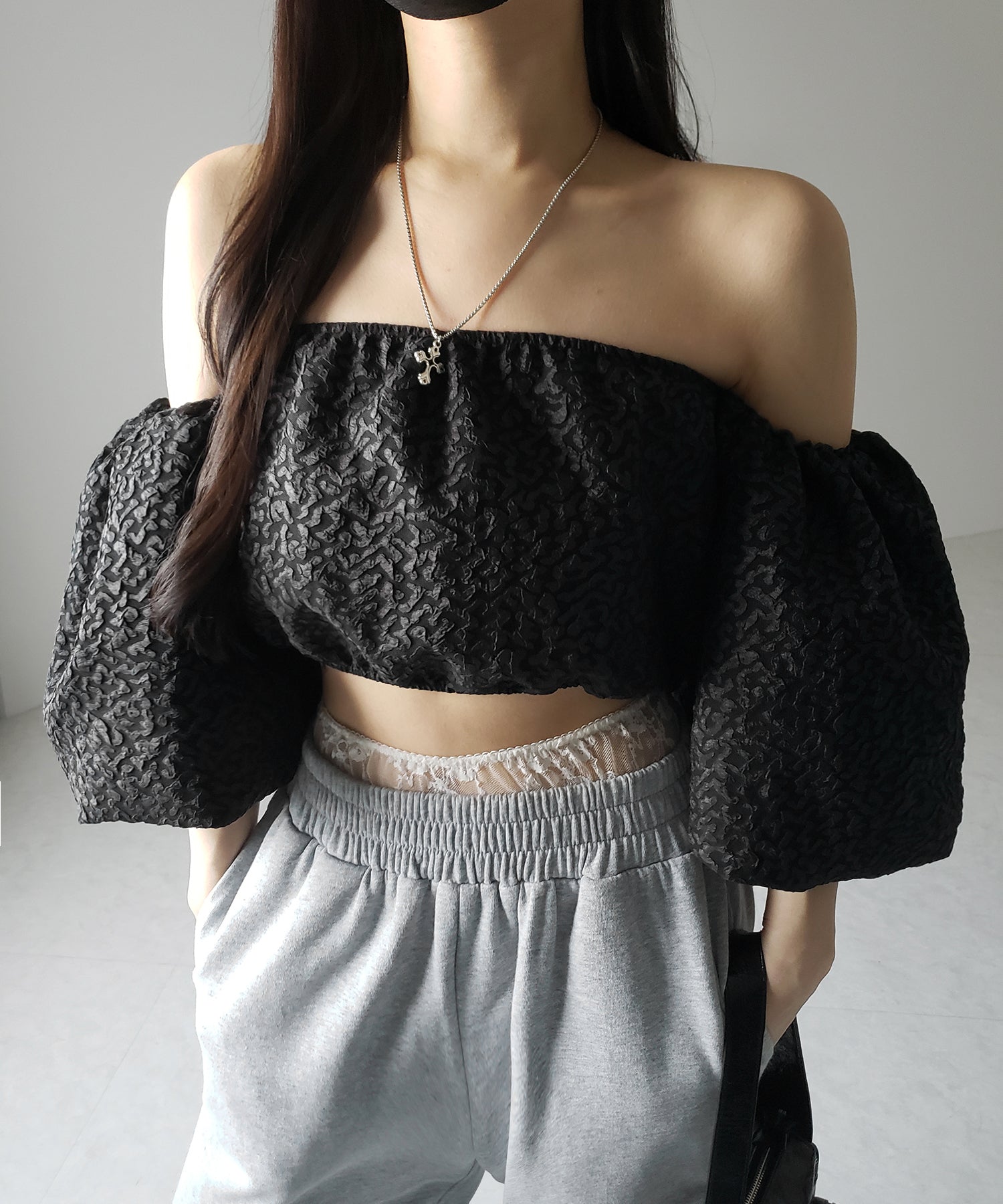 【 2color 】オフショルダーボリュームパフショートブラウス / off shoulder volume puff short blouse