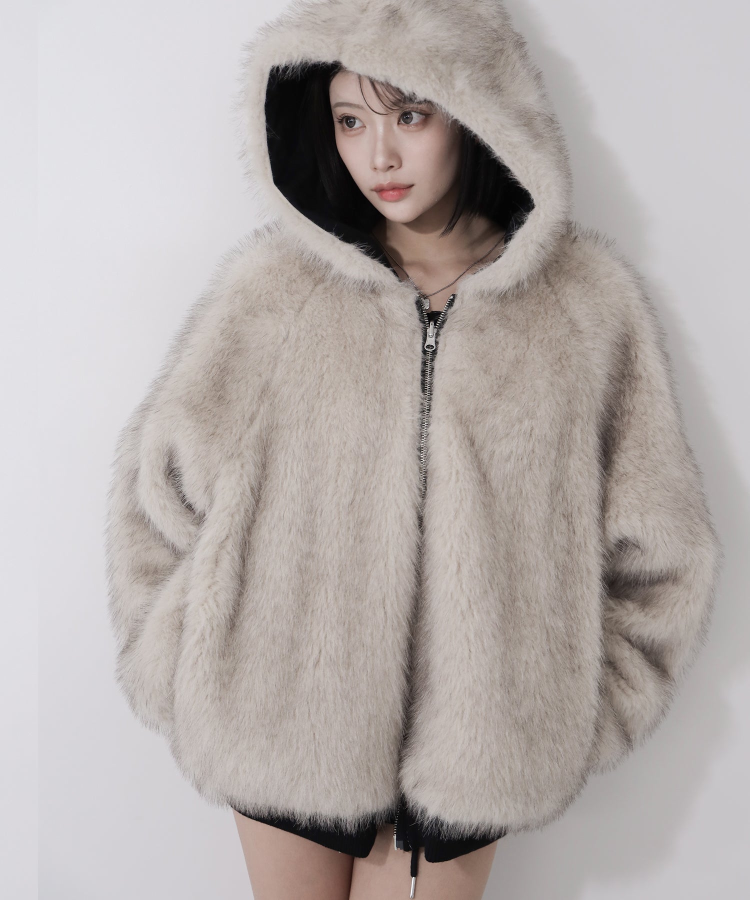 【 リバーシブル2WAY】ビッグフーディボリュームフェイクファーブルゾン / Reversible big hoodie volume fake fur blouson