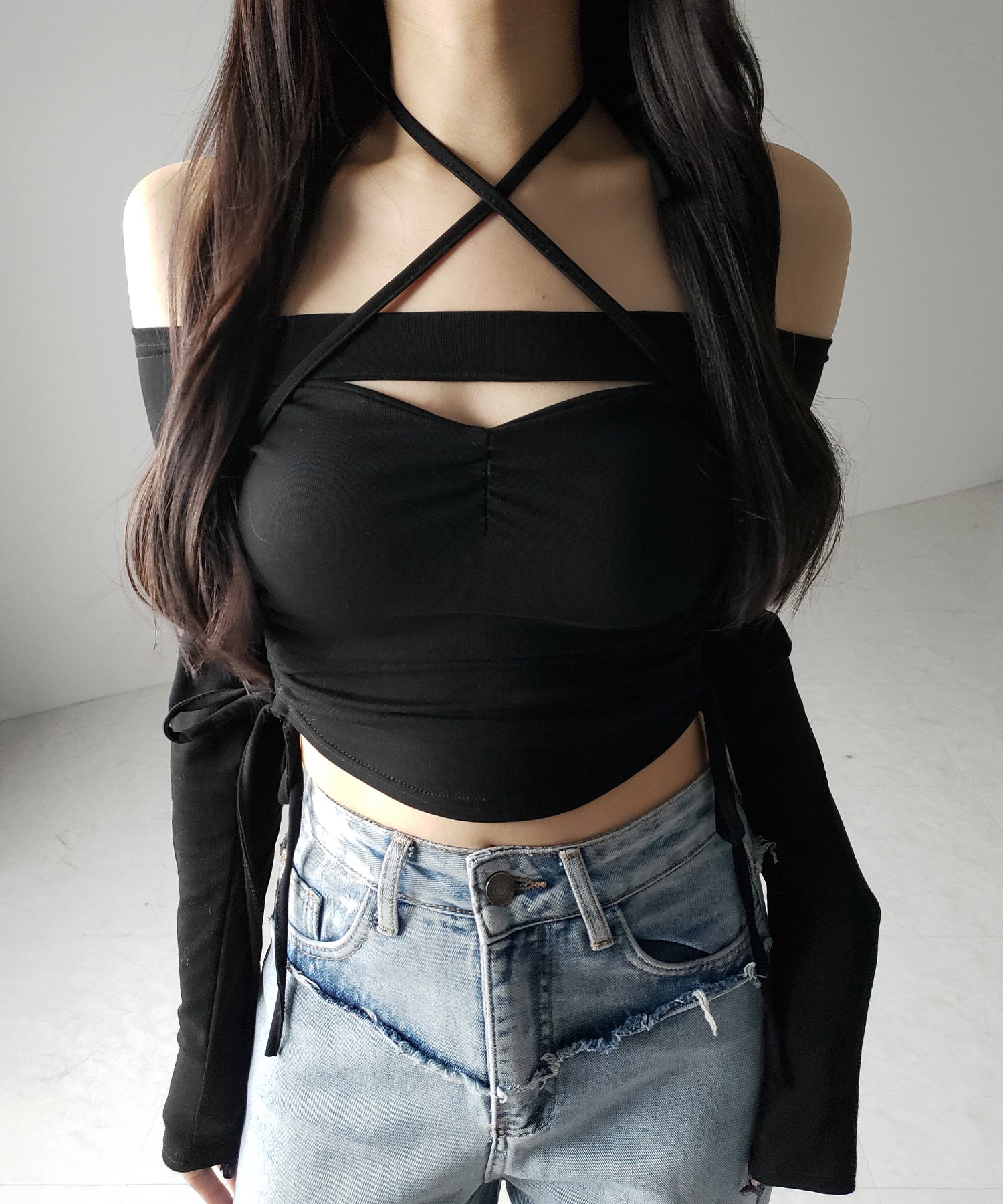 【 新色ピンク追加! / 2WAY 】クロスストラップリボンカットアウトオフショルトップス / cross strap ribbon cutout offshoulder tops