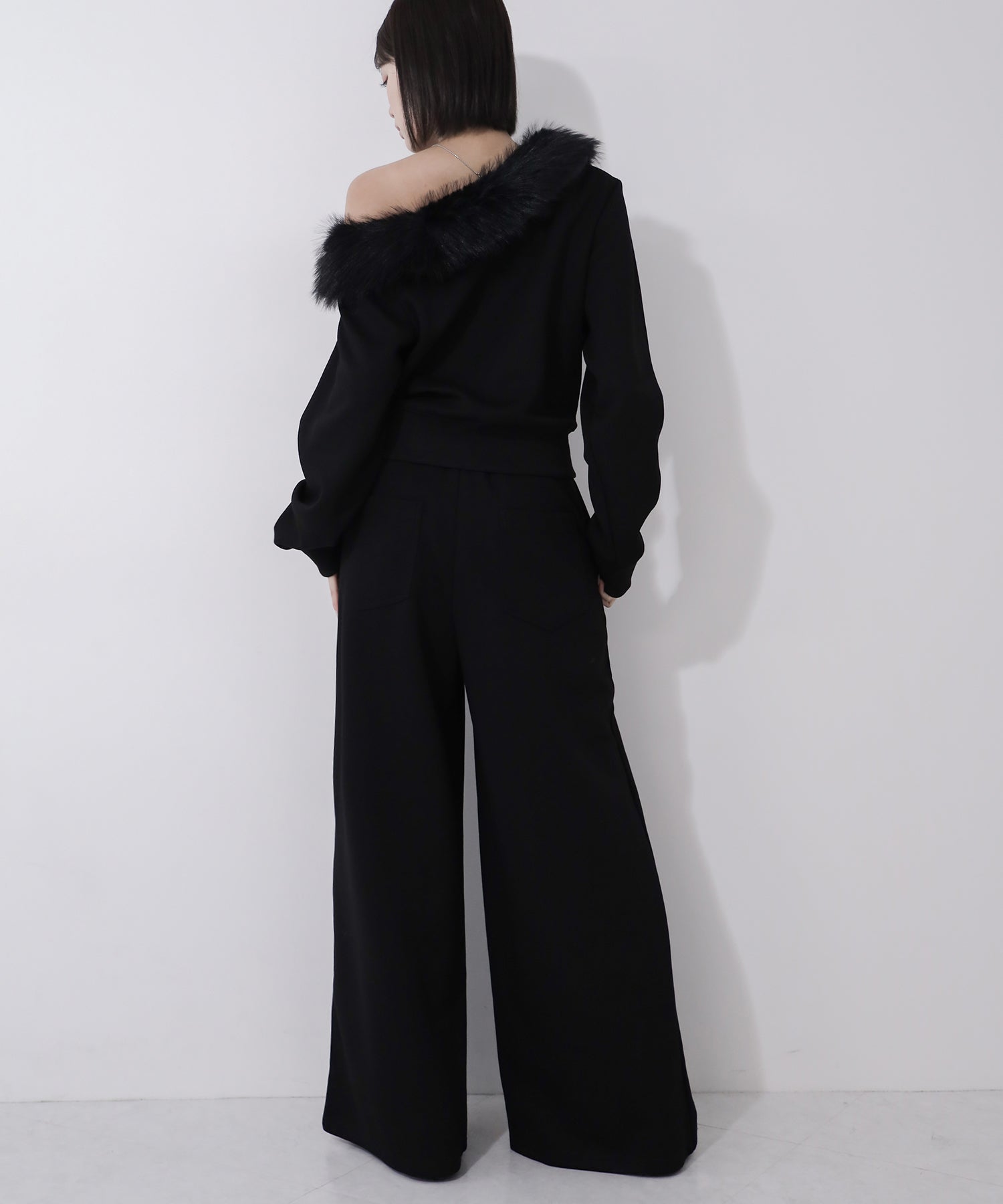 【 セットアップ 】ファーダブルジップワンショルスウェット&タックワイドスウェットパンツ / Fur double-zip one-shoulder sweatshirt & tuck wide sweatpants SETUP