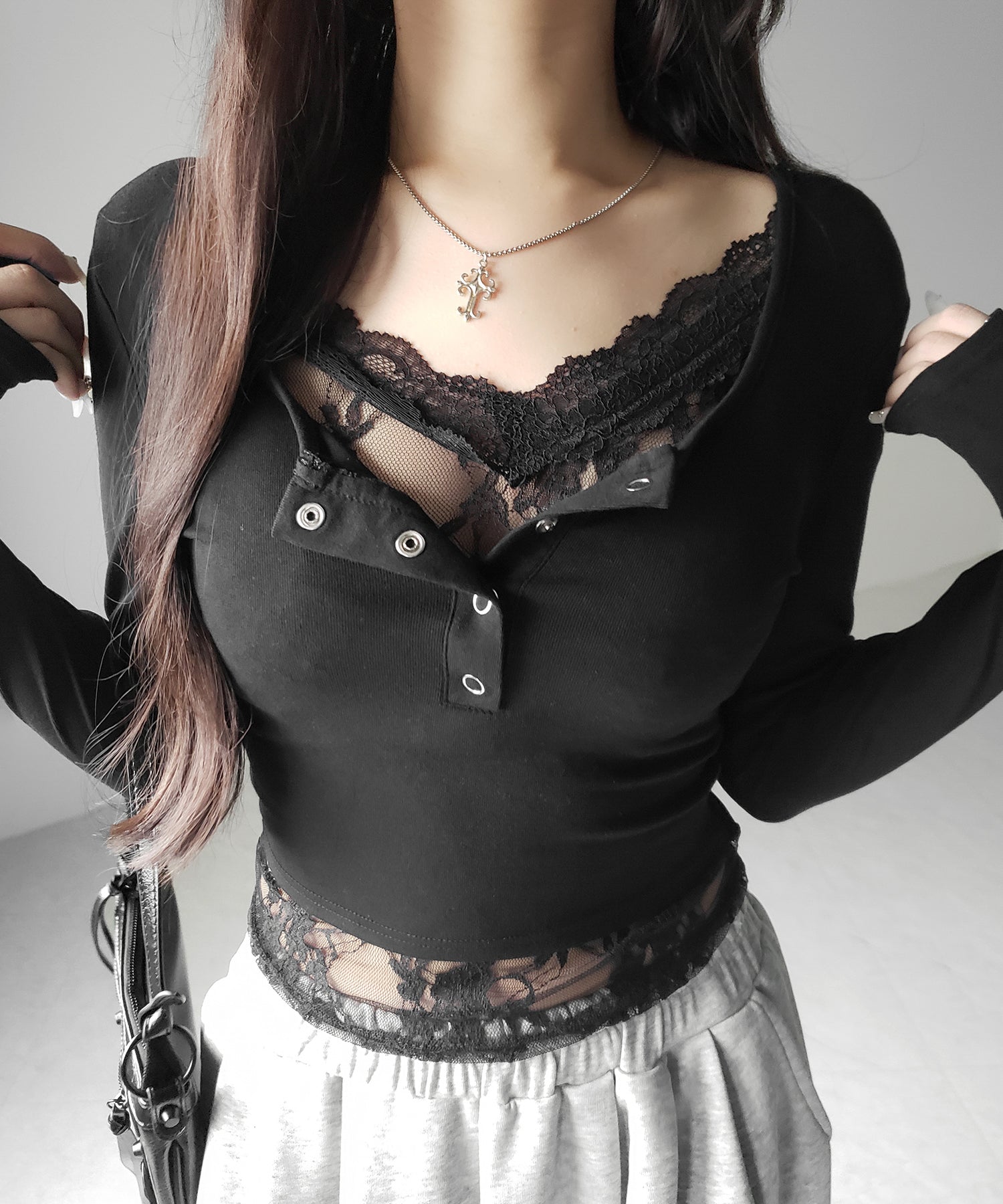 【 人気アイテムの長袖verが新登場! 】レースレイヤードヘンリーネックスクエア長袖Tシャツ / lace layered henley neck square long sleeve T-shirt