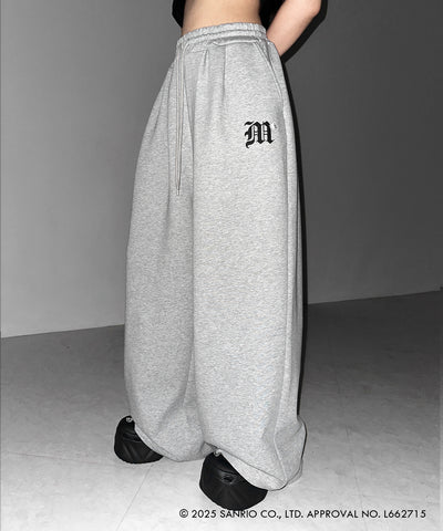 【 HELLO KITTY × me+em select 】ハローキティM LOGO ワイドスウェットパンツ / Hello Kitty M Logo wide sweatpants 【 セットアップ着用可能 】