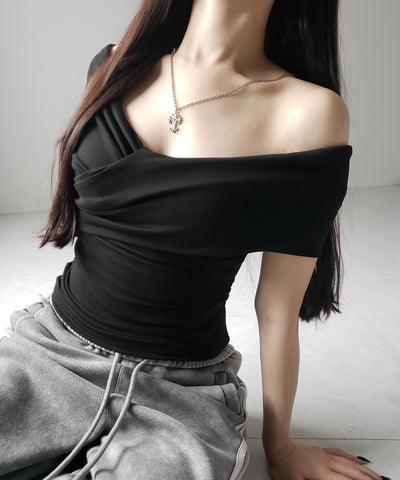 オフショルドレープクロスギャザリングTシャツ /off shoulder draped cross gatherimg T-shirt