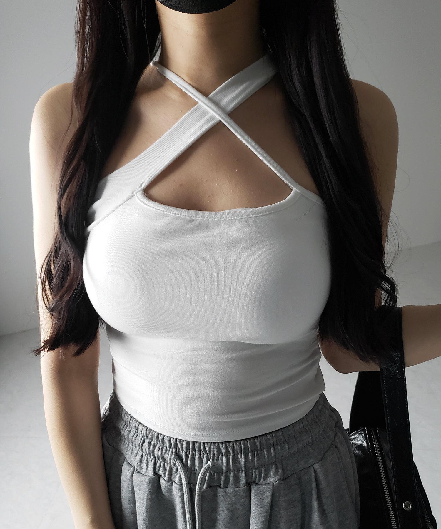【 3color / カップ付 】クロスネックカットアウトキャミソール / cross neck cutout camisole