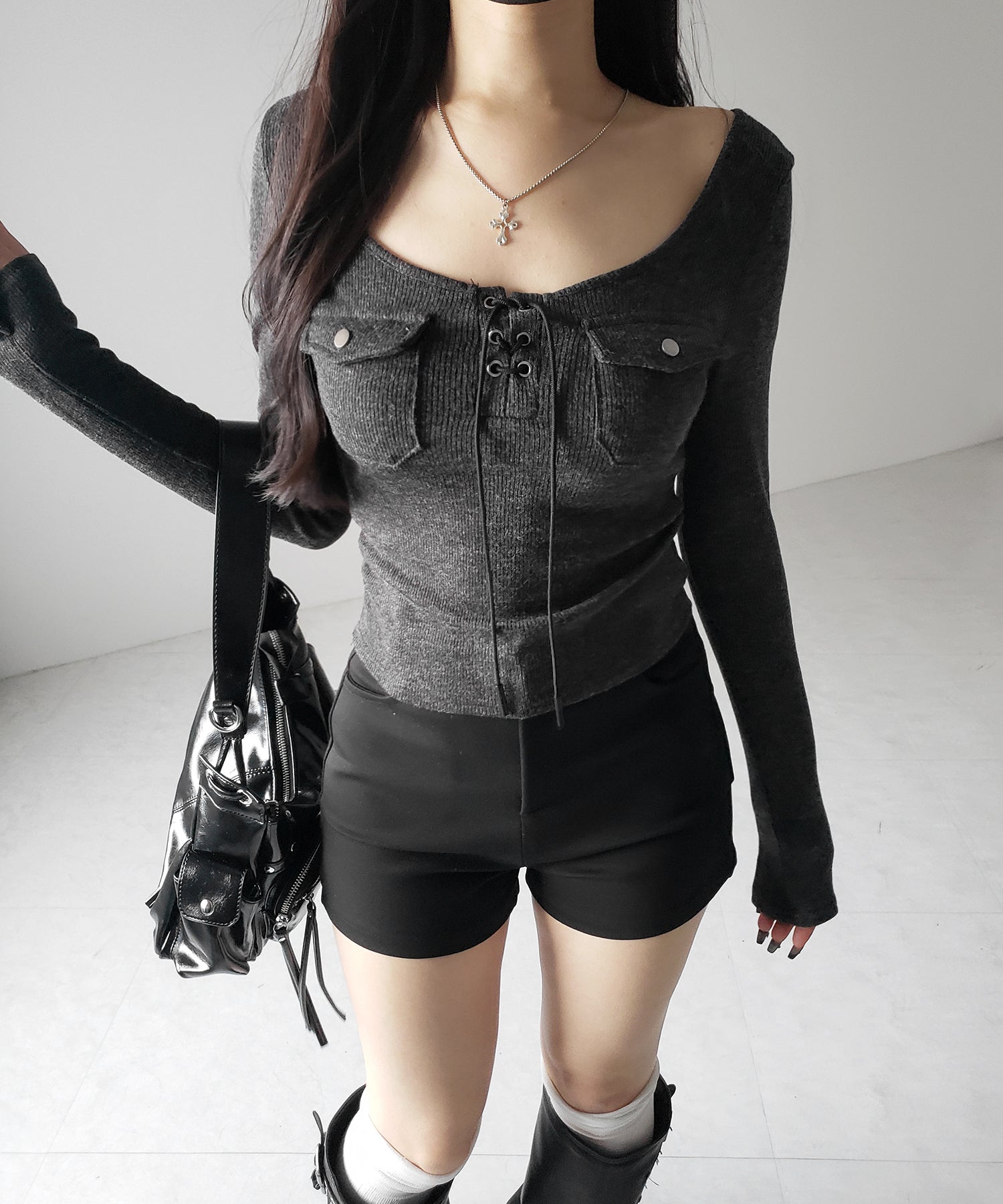 レースアップアウトポケットスリムリブトップス / lace up out pocket slim ribbed tops