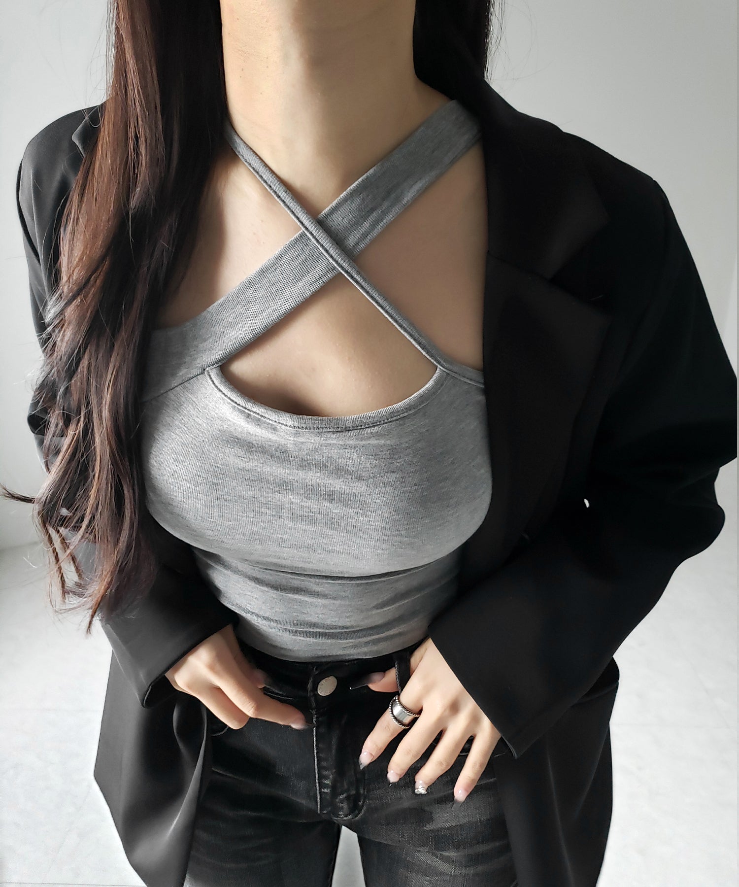 【 3color / カップ付 】クロスネックカットアウトキャミソール / cross neck cutout camisole