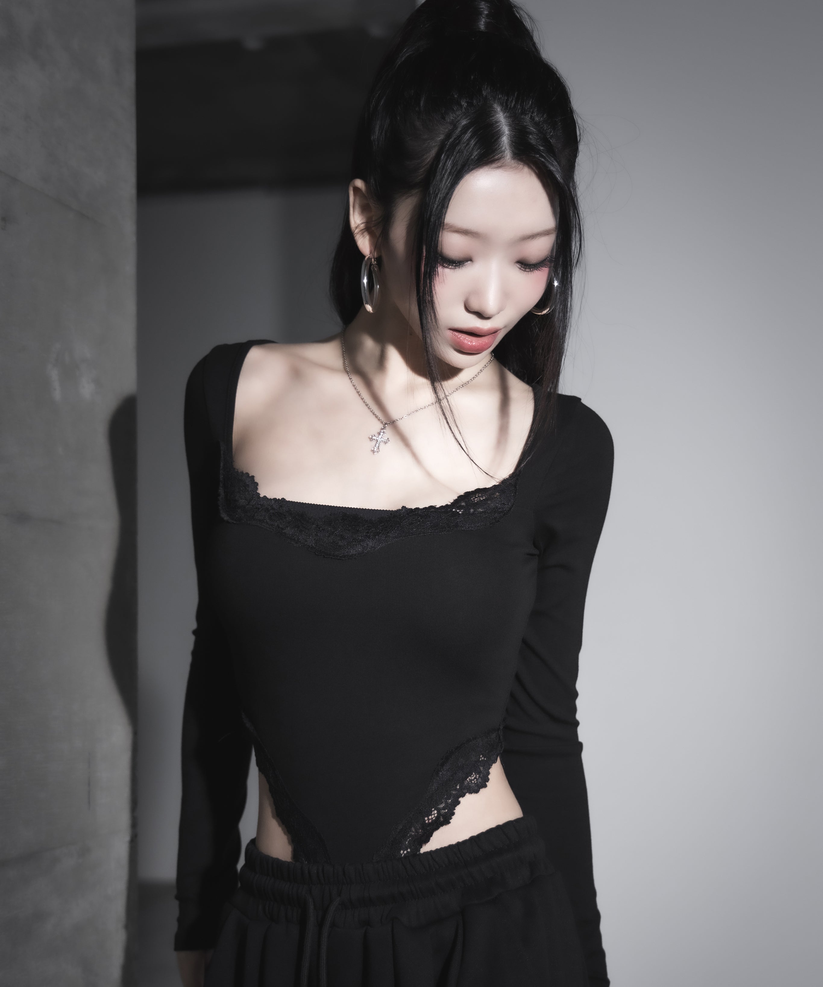【 2color 】カットアウトレースポイントボディスーツトップス /cutout lace point bodysuit tops