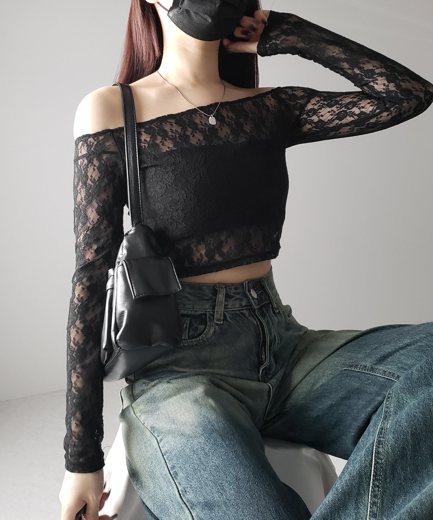 【 2color 】オフショルショートレーストップス / off-shoulder short lace tops